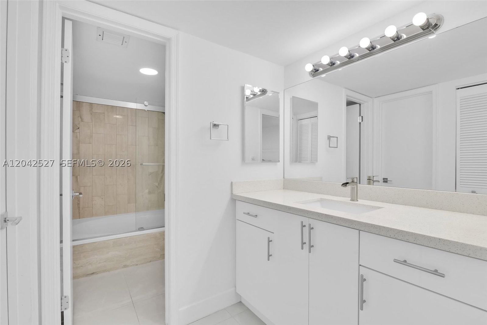 Real estate property located at 5200 Ocean Dr #1105, Palm Beach, Corniche Condo, Singer Island, FL