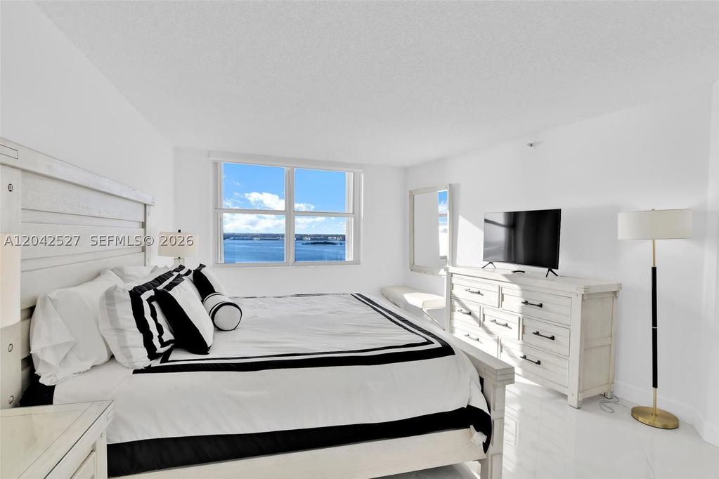 Real estate property located at 5200 Ocean Dr #1105, Palm Beach, Corniche Condo, Singer Island, FL