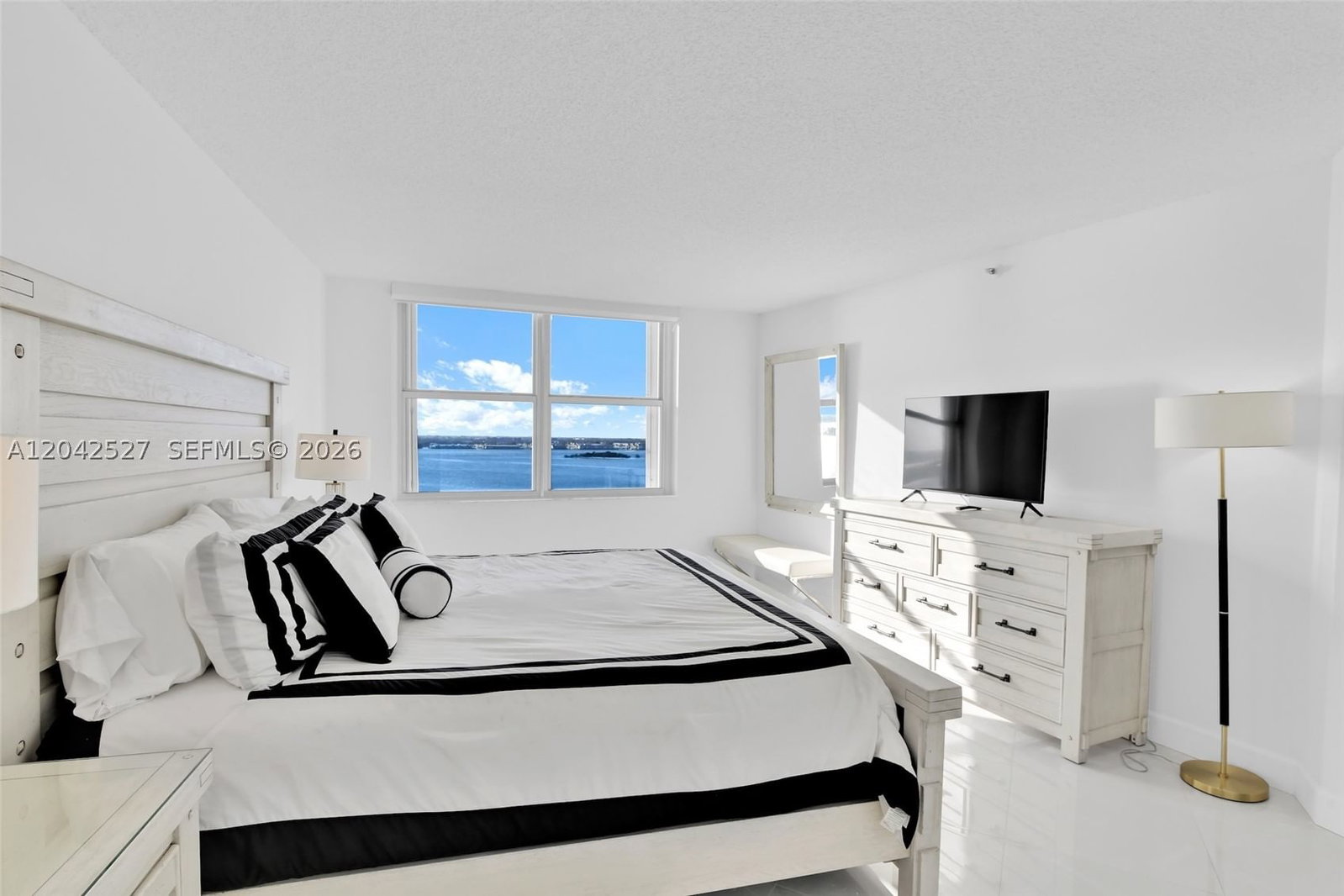 Real estate property located at 5200 Ocean Dr #1105, Palm Beach, Corniche Condo, Singer Island, FL