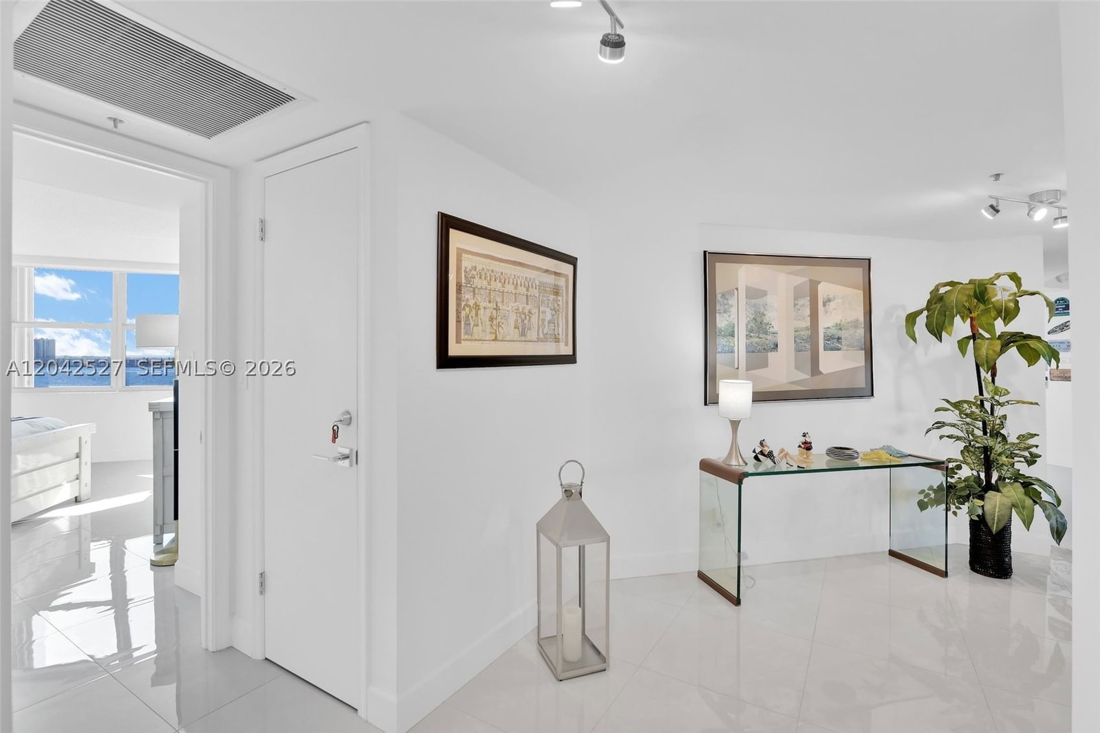 Real estate property located at 5200 Ocean Dr #1105, Palm Beach, Corniche Condo, Singer Island, FL