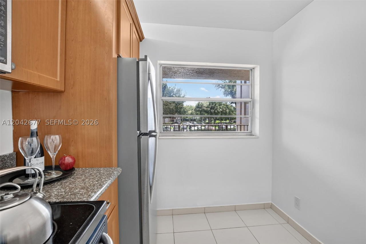 Real estate property located at 1931 Sabal Palm Dr #203, Broward, Condo 4 Of Sabal Palm Con, Davie, FL