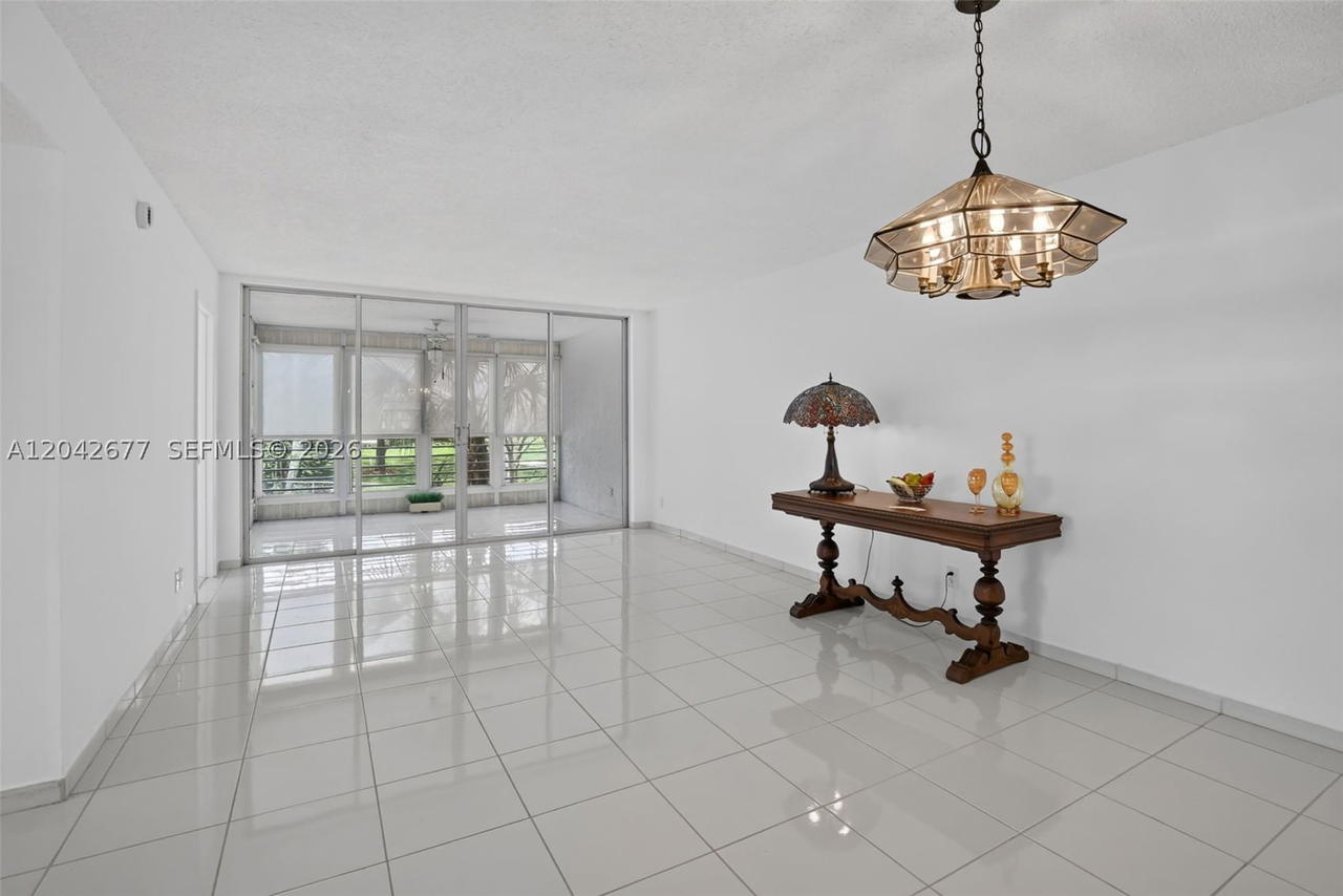 Real estate property located at 1931 Sabal Palm Dr #203, Broward, Condo 4 Of Sabal Palm Con, Davie, FL