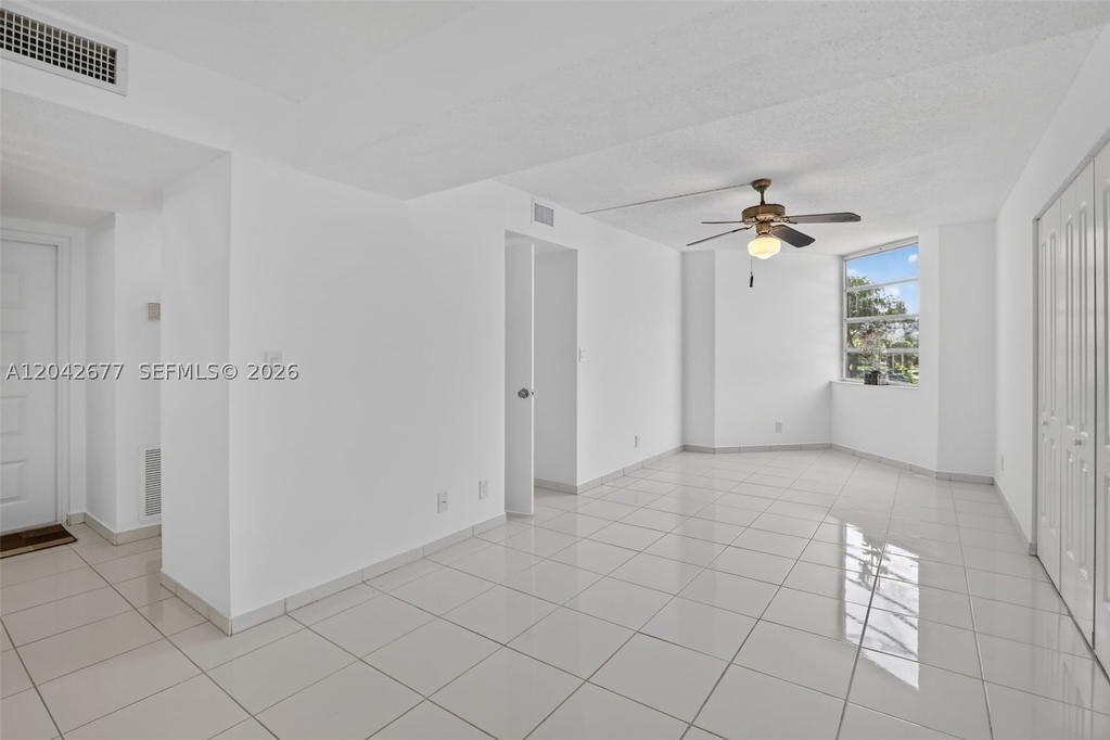 Real estate property located at 1931 Sabal Palm Dr #203, Broward, Condo 4 Of Sabal Palm Con, Davie, FL
