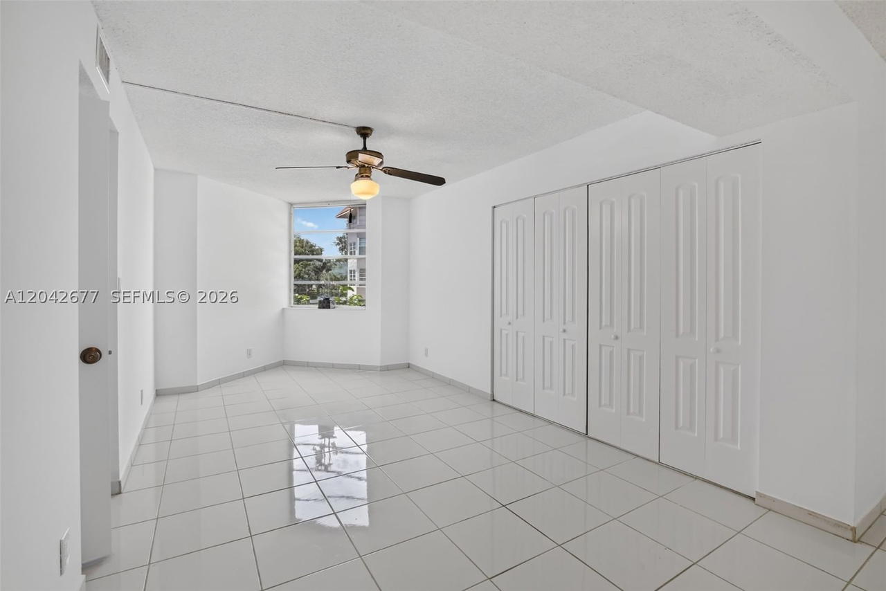 Real estate property located at 1931 Sabal Palm Dr #203, Broward, Condo 4 Of Sabal Palm Con, Davie, FL