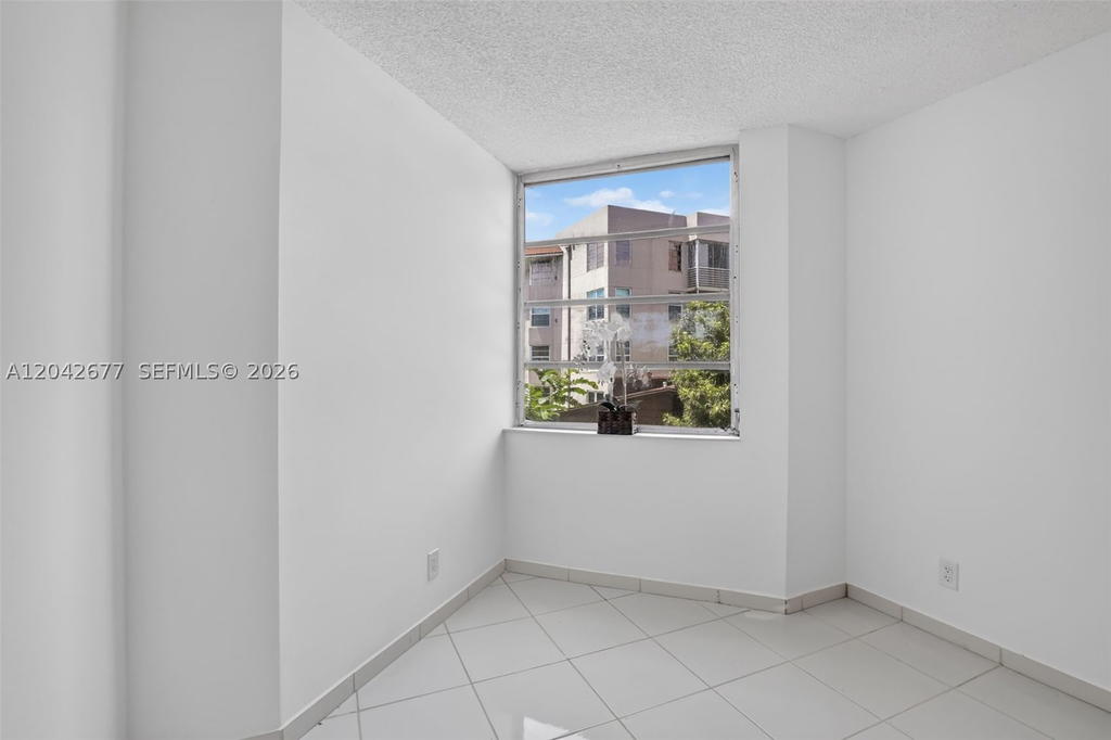 Real estate property located at 1931 Sabal Palm Dr #203, Broward, Condo 4 Of Sabal Palm Con, Davie, FL