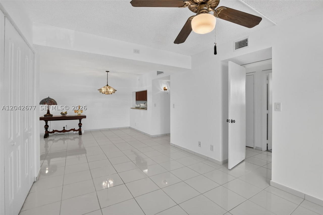 Real estate property located at 1931 Sabal Palm Dr #203, Broward, Condo 4 Of Sabal Palm Con, Davie, FL