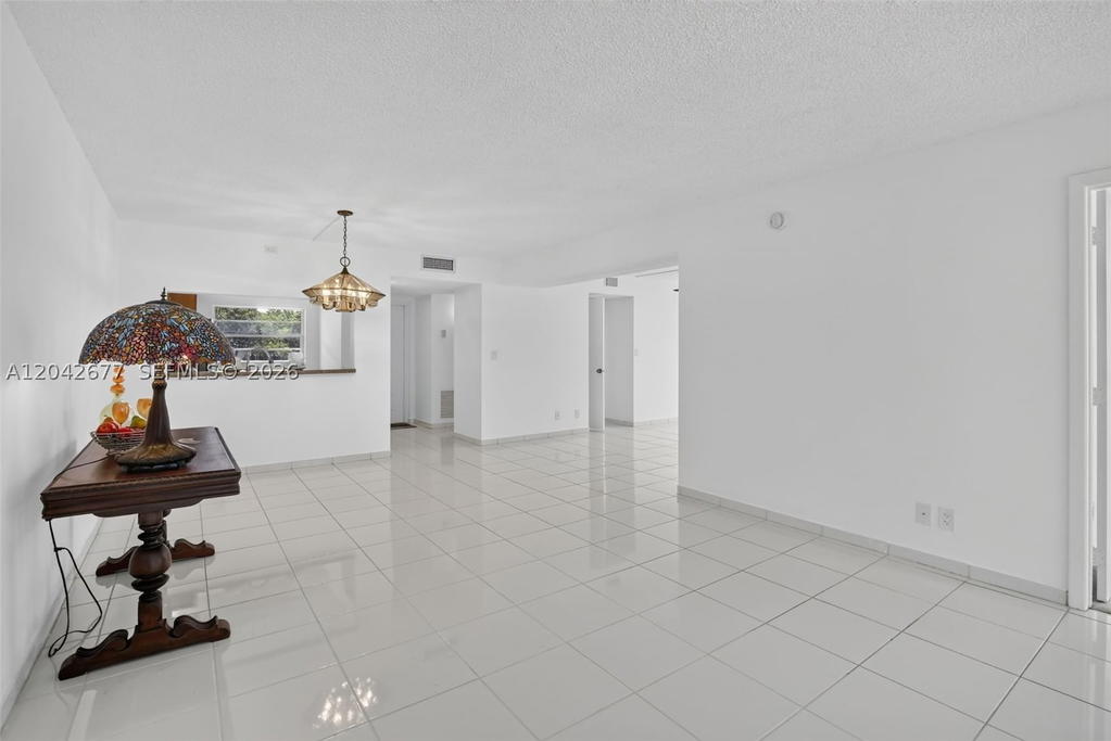 Real estate property located at 1931 Sabal Palm Dr #203, Broward, Condo 4 Of Sabal Palm Con, Davie, FL