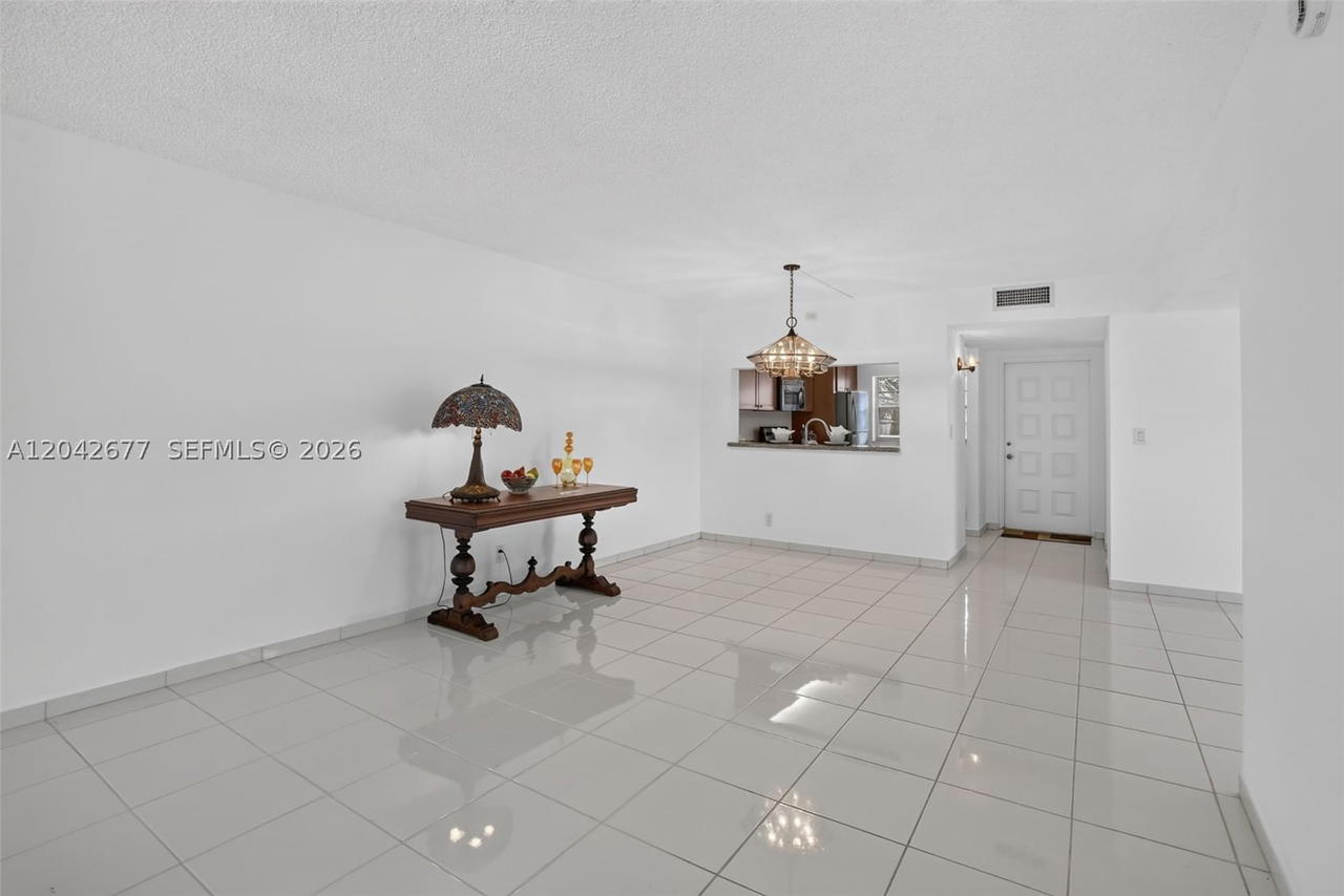 Real estate property located at 1931 Sabal Palm Dr #203, Broward, Condo 4 Of Sabal Palm Con, Davie, FL