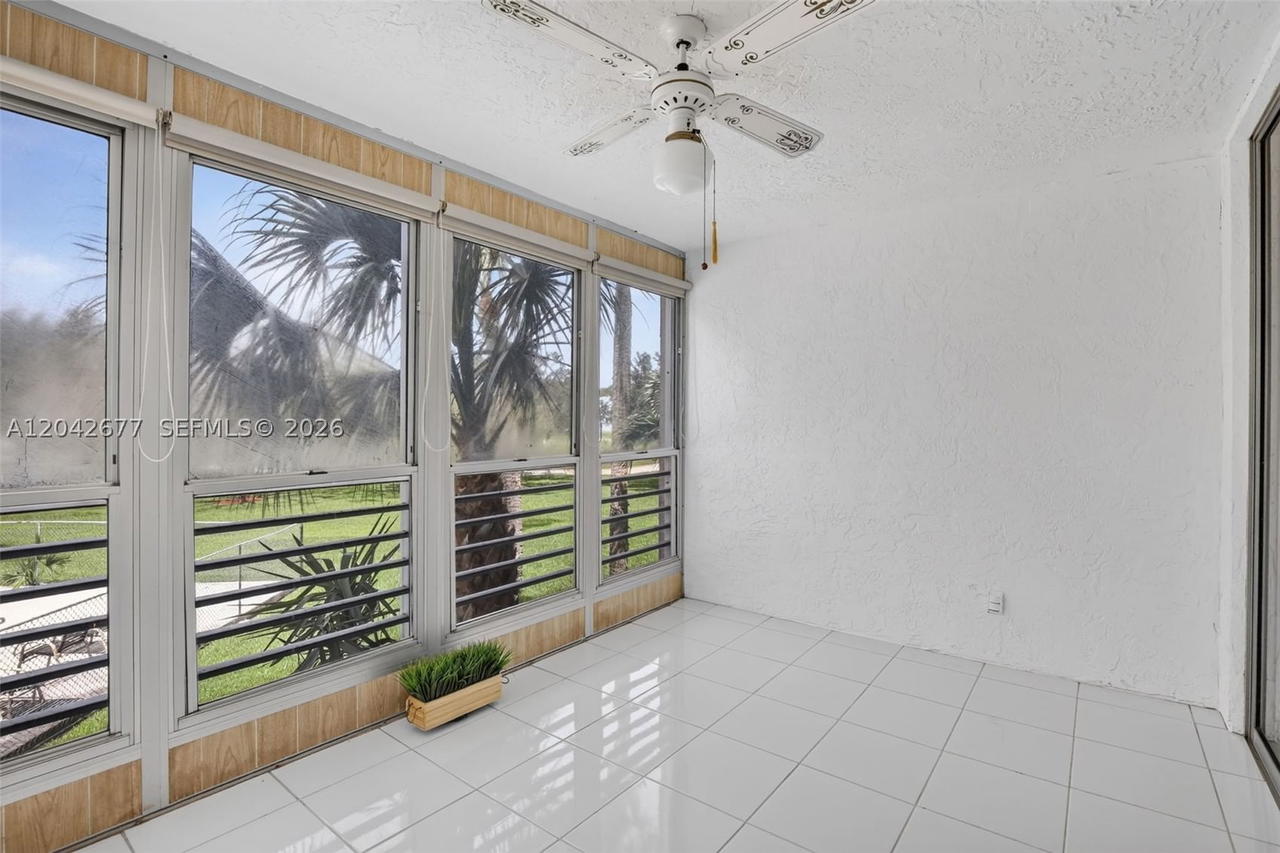 Real estate property located at 1931 Sabal Palm Dr #203, Broward, Condo 4 Of Sabal Palm Con, Davie, FL