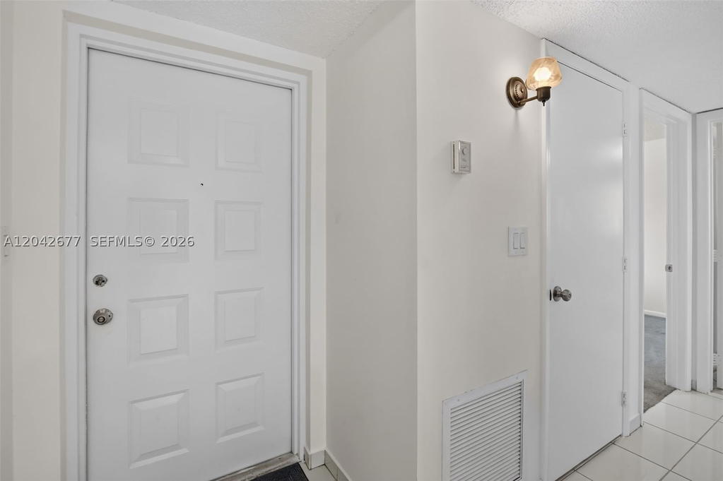 Real estate property located at 1931 Sabal Palm Dr #203, Broward, Condo 4 Of Sabal Palm Con, Davie, FL