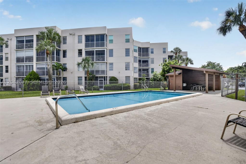 Real estate property located at 1931 Sabal Palm Dr #203, Broward, Condo 4 Of Sabal Palm Con, Davie, FL
