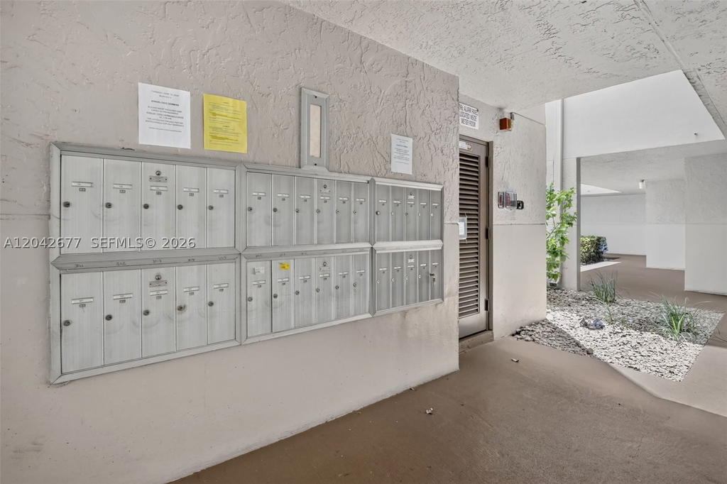 Real estate property located at 1931 Sabal Palm Dr #203, Broward, Condo 4 Of Sabal Palm Con, Davie, FL