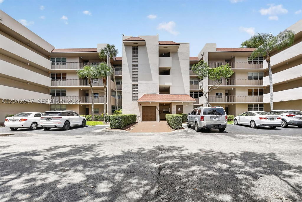 Real estate property located at 1931 Sabal Palm Dr #203, Broward, Condo 4 Of Sabal Palm Con, Davie, FL