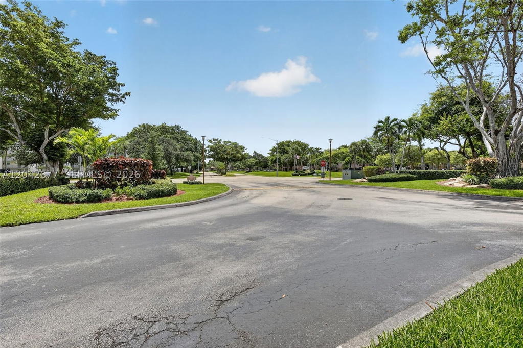 Real estate property located at 1931 Sabal Palm Dr #203, Broward, Condo 4 Of Sabal Palm Con, Davie, FL