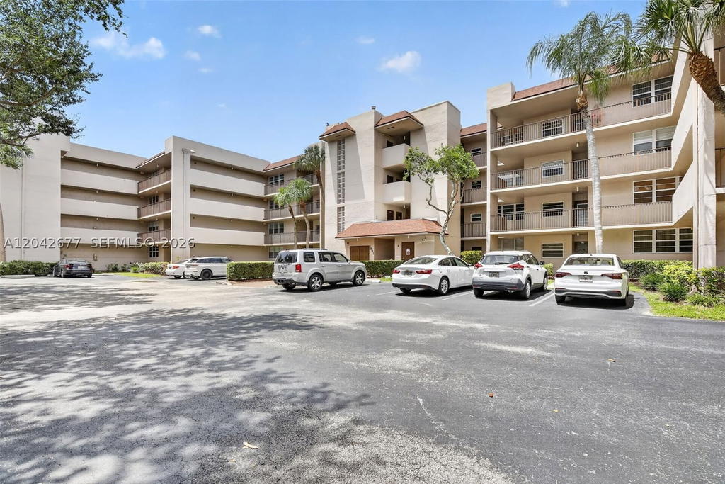 Real estate property located at 1931 Sabal Palm Dr #203, Broward, Condo 4 Of Sabal Palm Con, Davie, FL