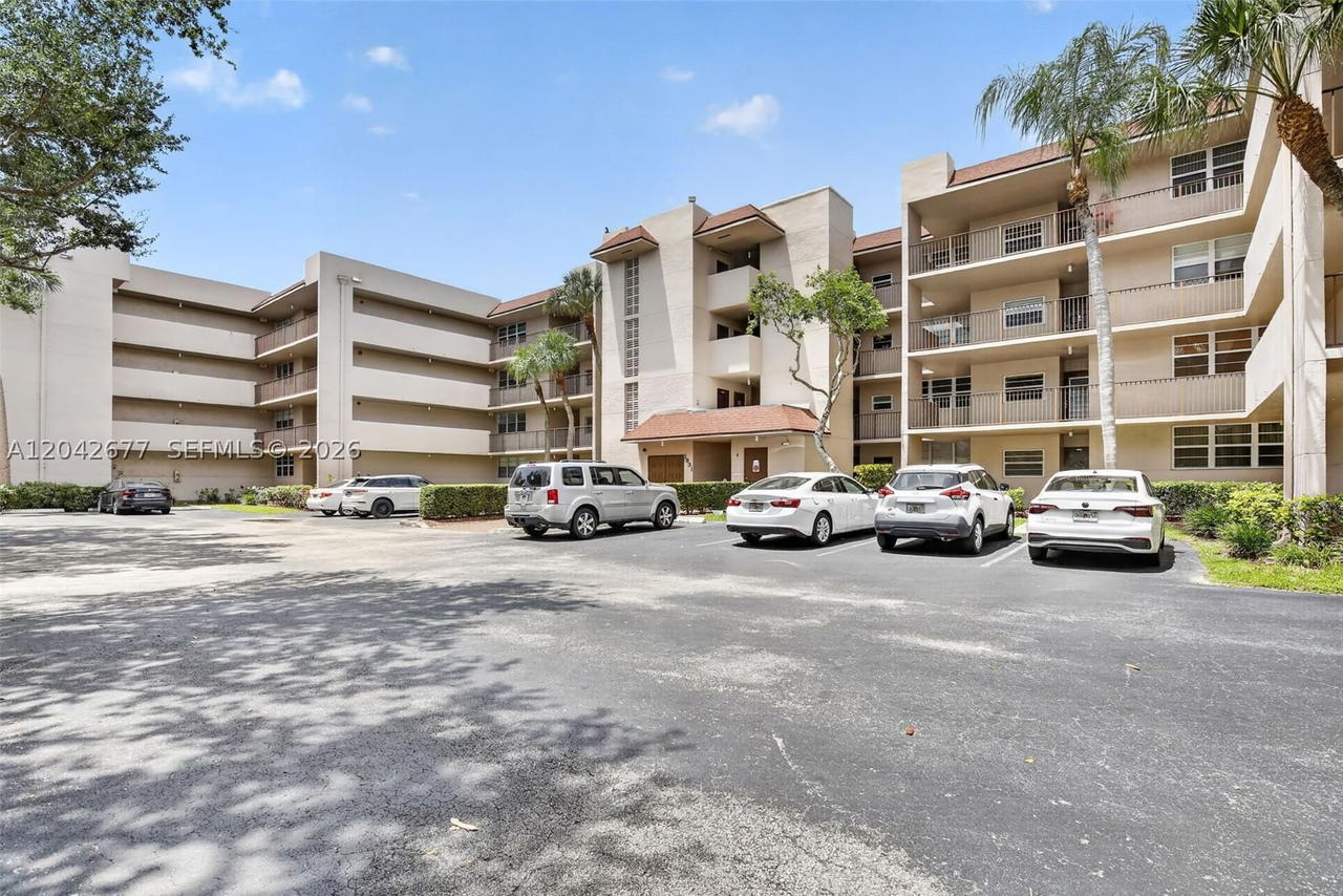 Real estate property located at 1931 Sabal Palm Dr #203, Broward, Condo 4 Of Sabal Palm Con, Davie, FL
