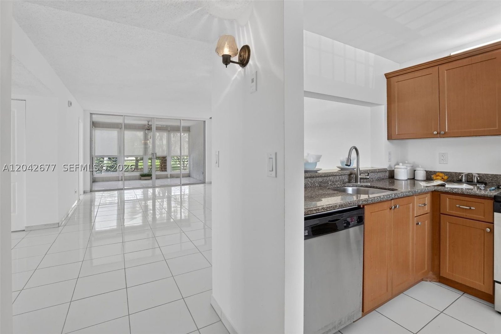 Real estate property located at 1931 Sabal Palm Dr #203, Broward, Condo 4 Of Sabal Palm Con, Davie, FL