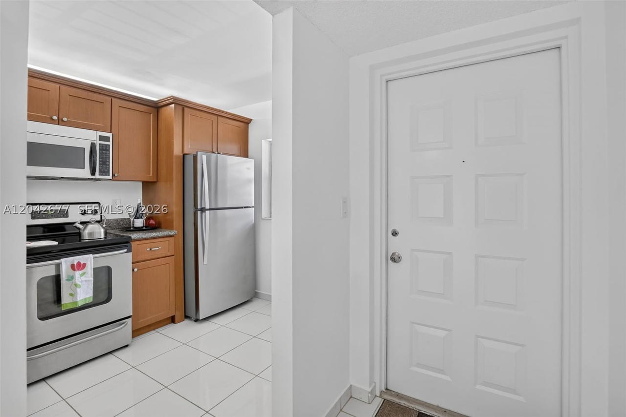 Real estate property located at 1931 Sabal Palm Dr #203, Broward, Condo 4 Of Sabal Palm Con, Davie, FL