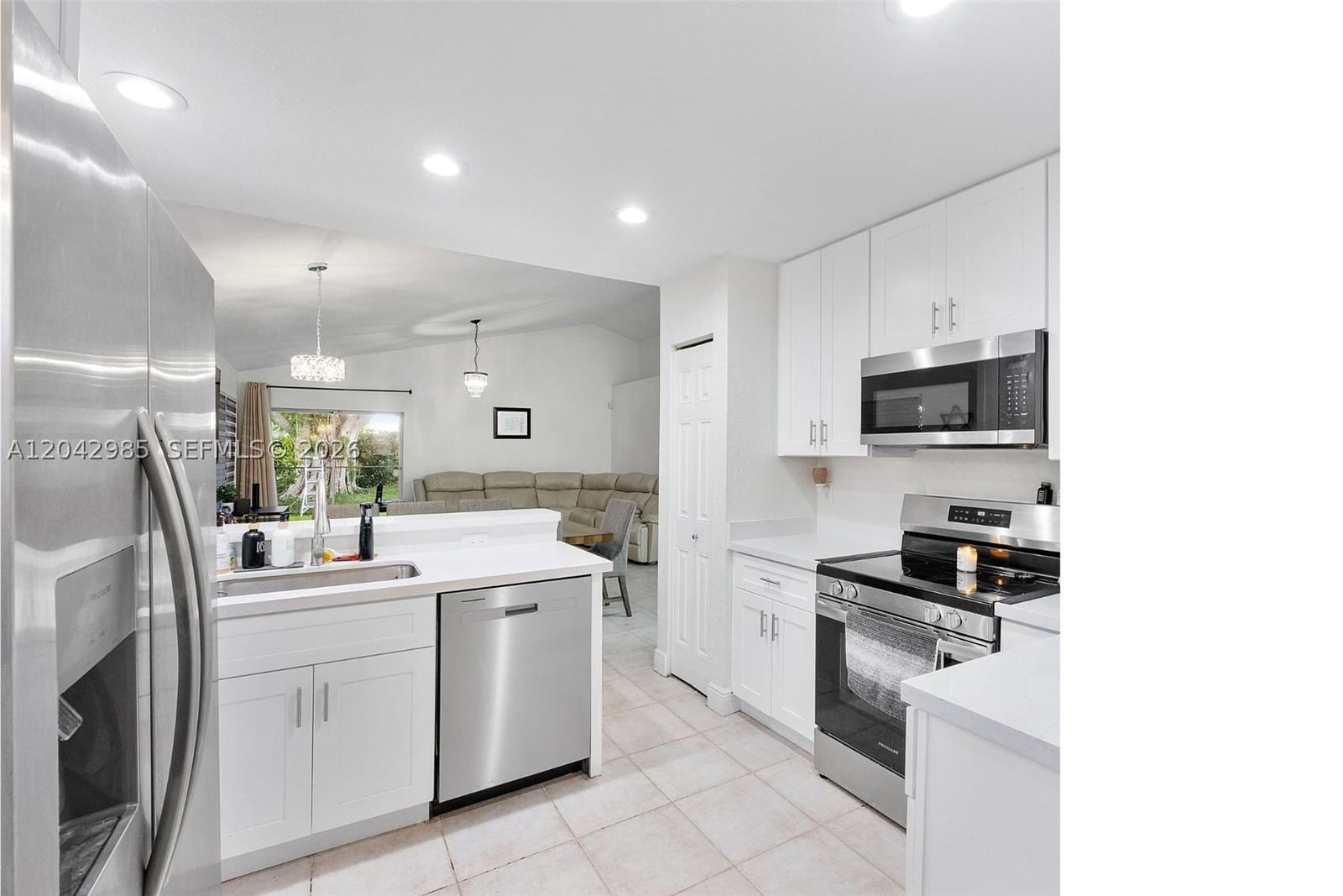 Real estate property located at 9161 Lake Park Cir N, Broward, Forest Ridge Cluster Home, Davie, FL