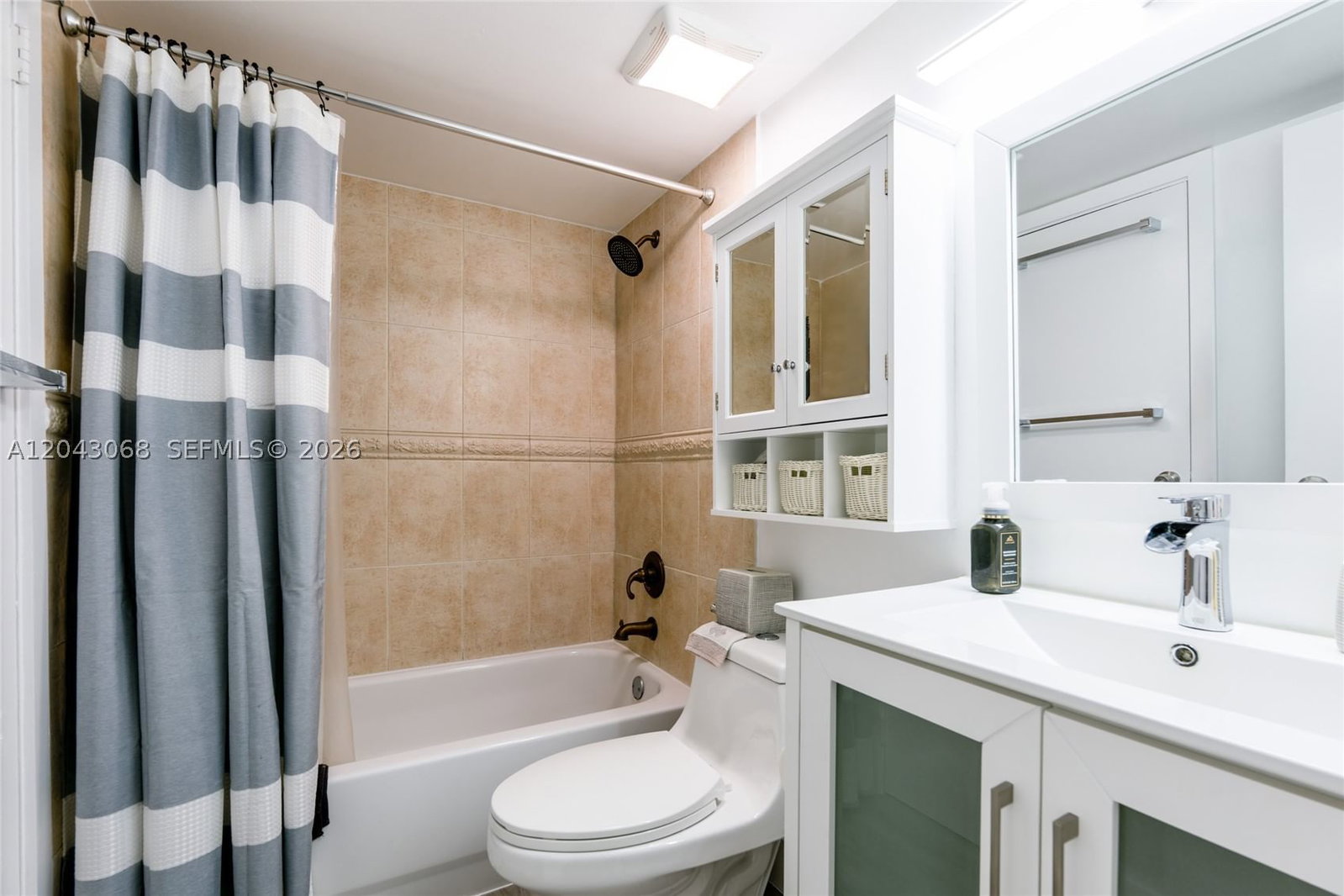 Real estate property located at 10501 108th Ave #209, Miami-dade, Kendallwood Villas Condo, Miami, FL