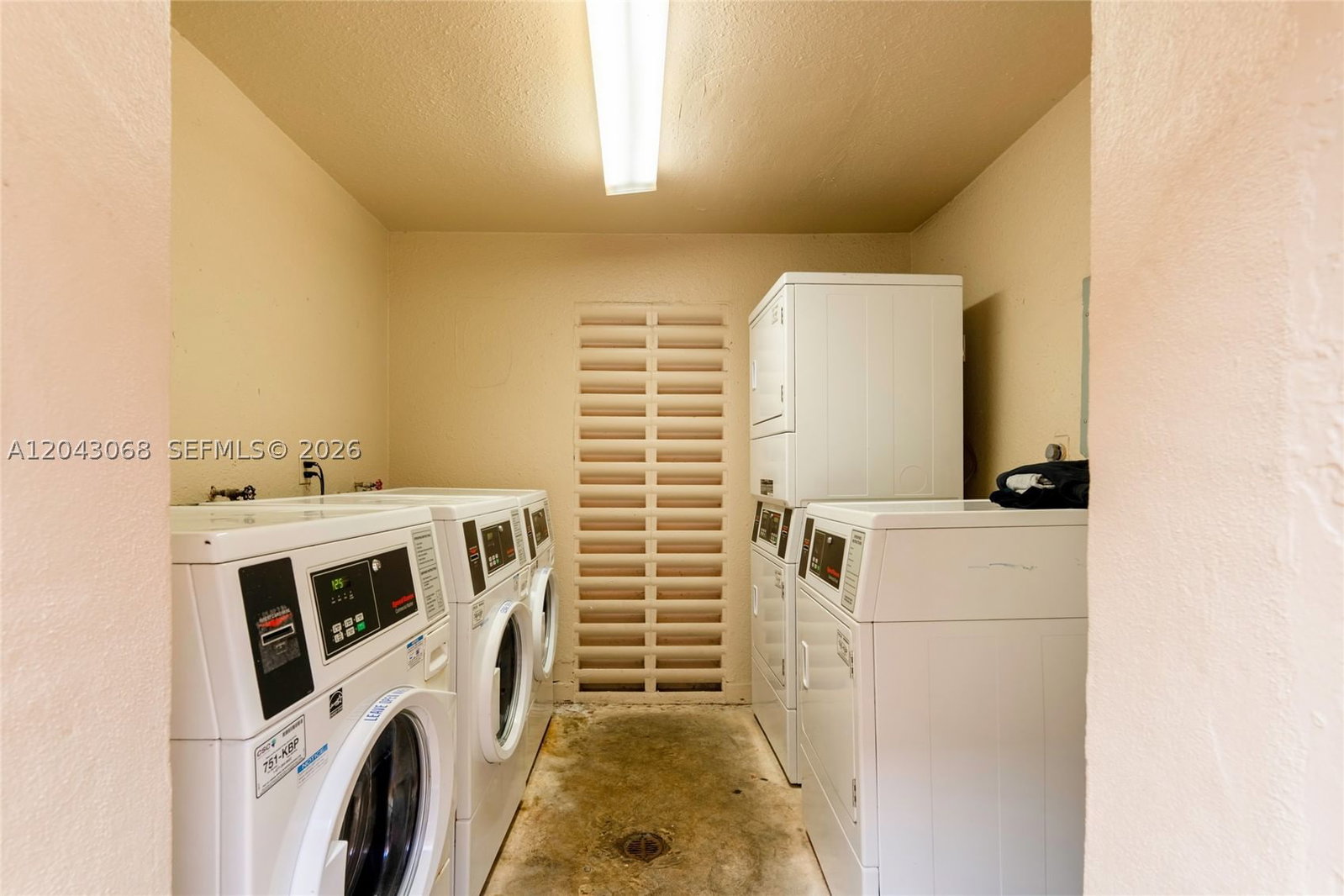 Real estate property located at 10501 108th Ave #209, Miami-dade, Kendallwood Villas Condo, Miami, FL