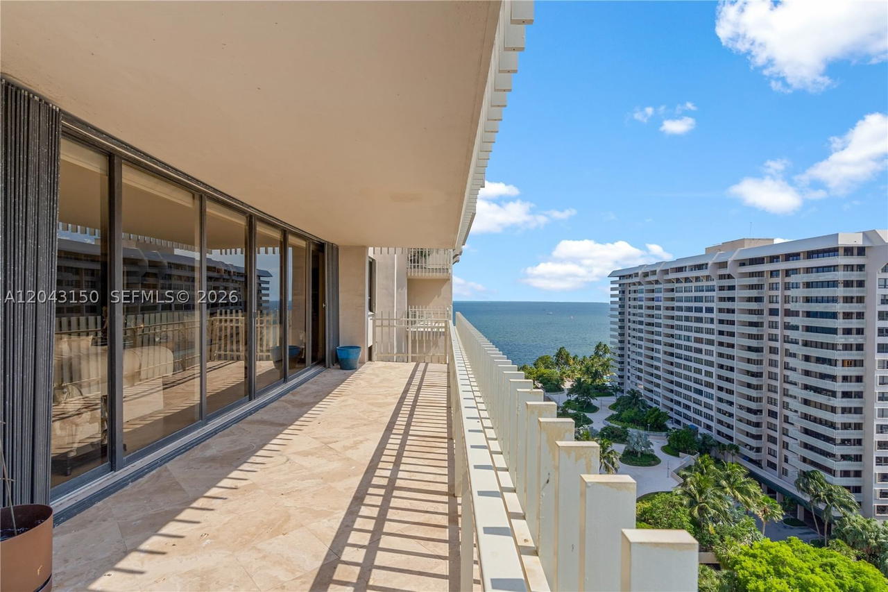 Real estate property located at 3 Grove Isle Dr C1610, Miami-dade, Grove Isle Condo, Miami, FL