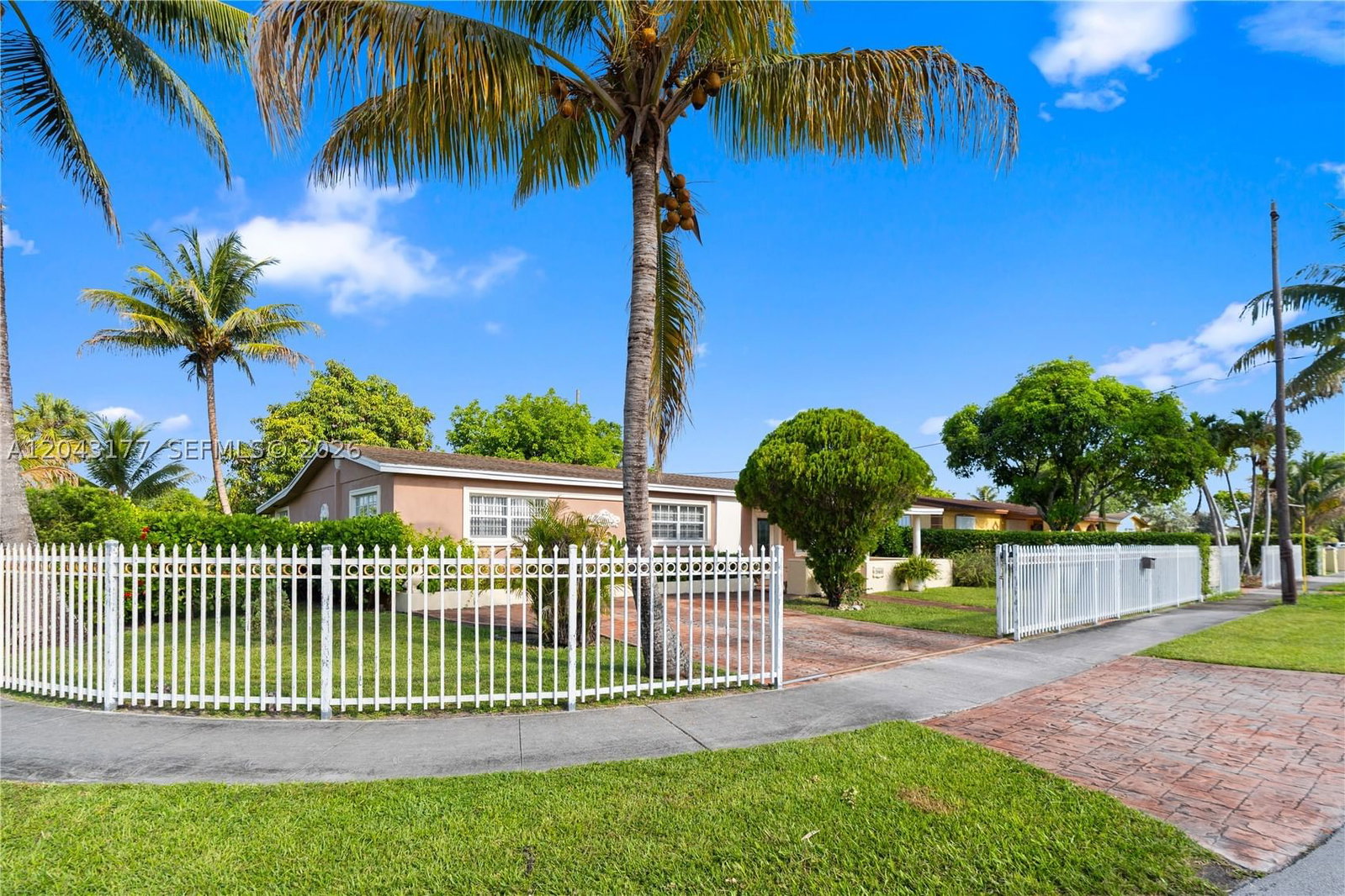Real estate property located at 20400 25th Ave, Miami-dade, Lake Lucerne Sec 4, Miami Gardens, FL