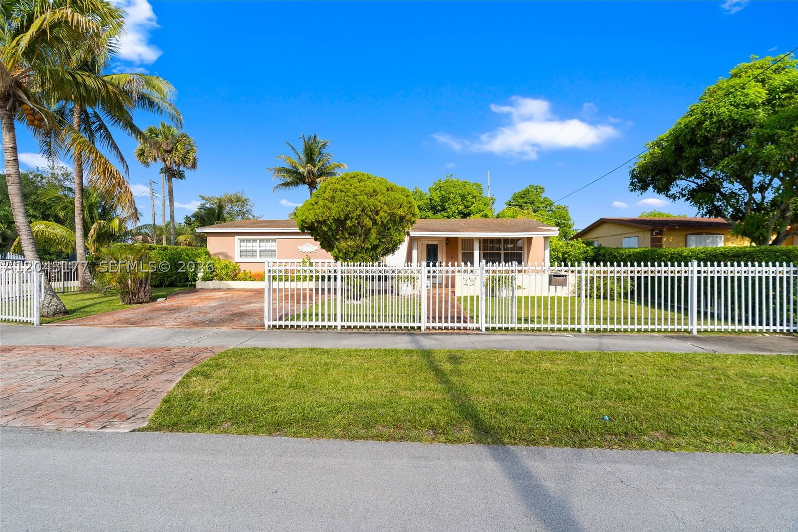 Real estate property located at 20400 25th Ave, Miami-dade, Lake Lucerne Sec 4, Miami Gardens, FL