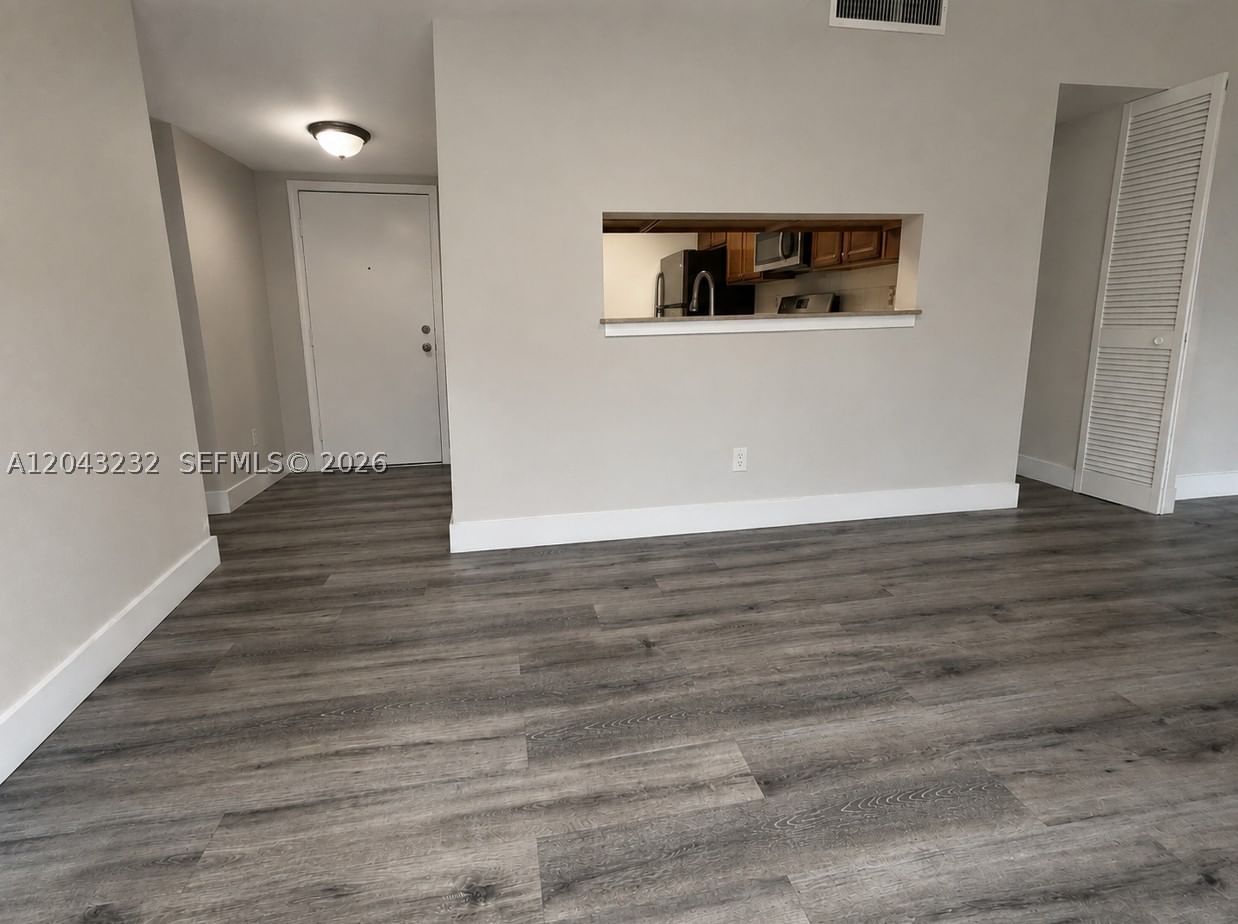 Real estate property located at 3400 Foxcroft Rd #215, Broward, Miramar Club #6 Condo, Miramar, FL