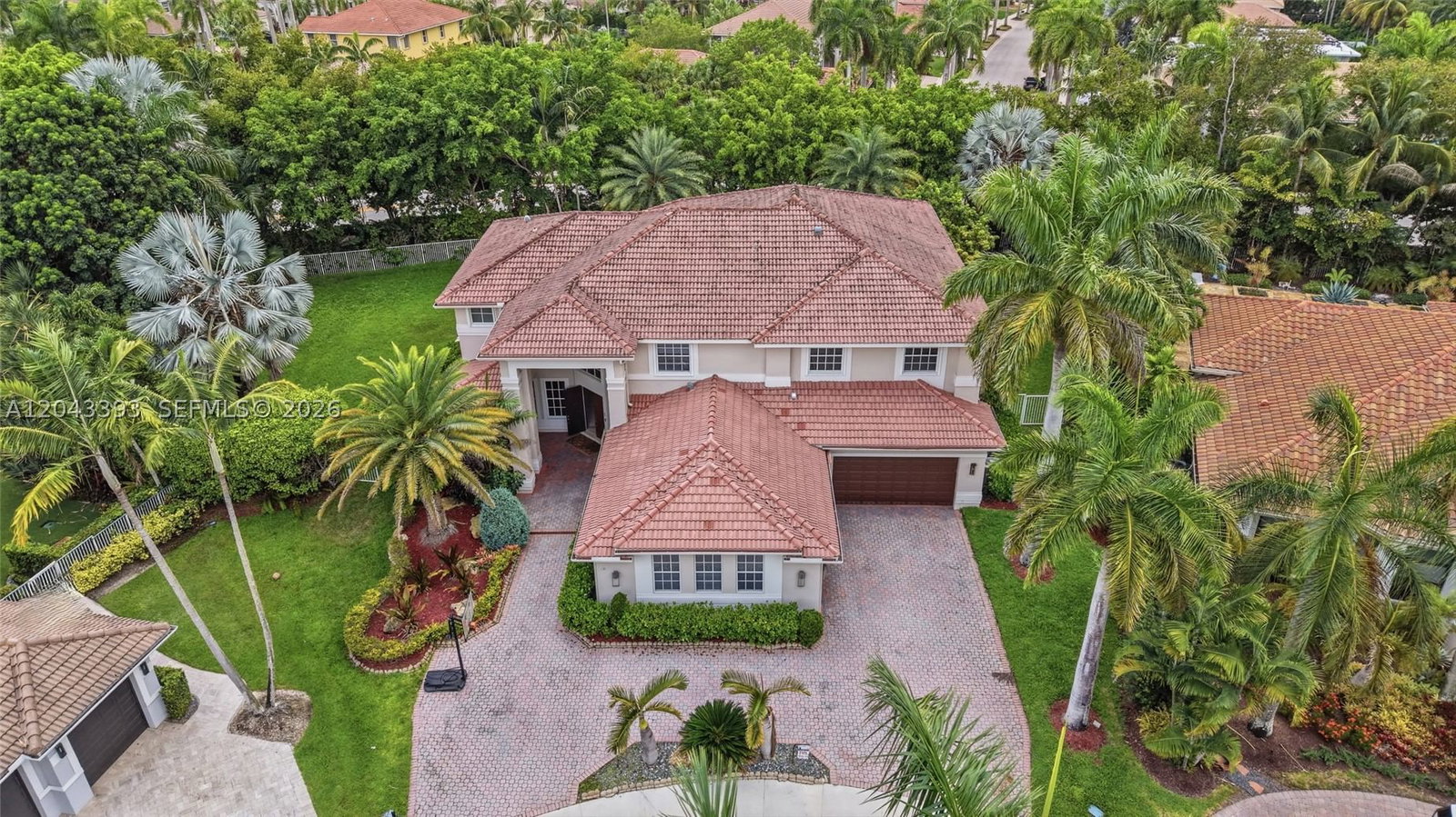 Real estate property located at 1585 Victoria Isle Way, Broward, Weston Hills, Weston, FL