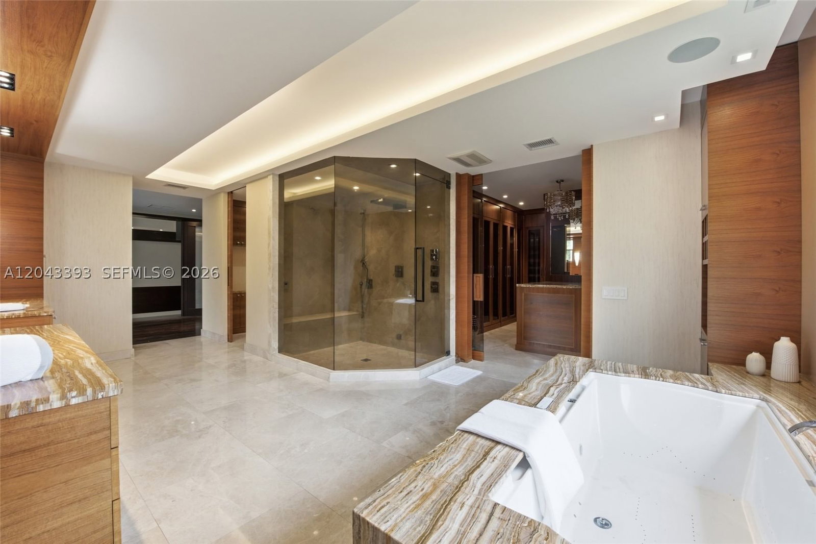 Real estate property located at 1585 Victoria Isle Way, Broward, Weston Hills, Weston, FL