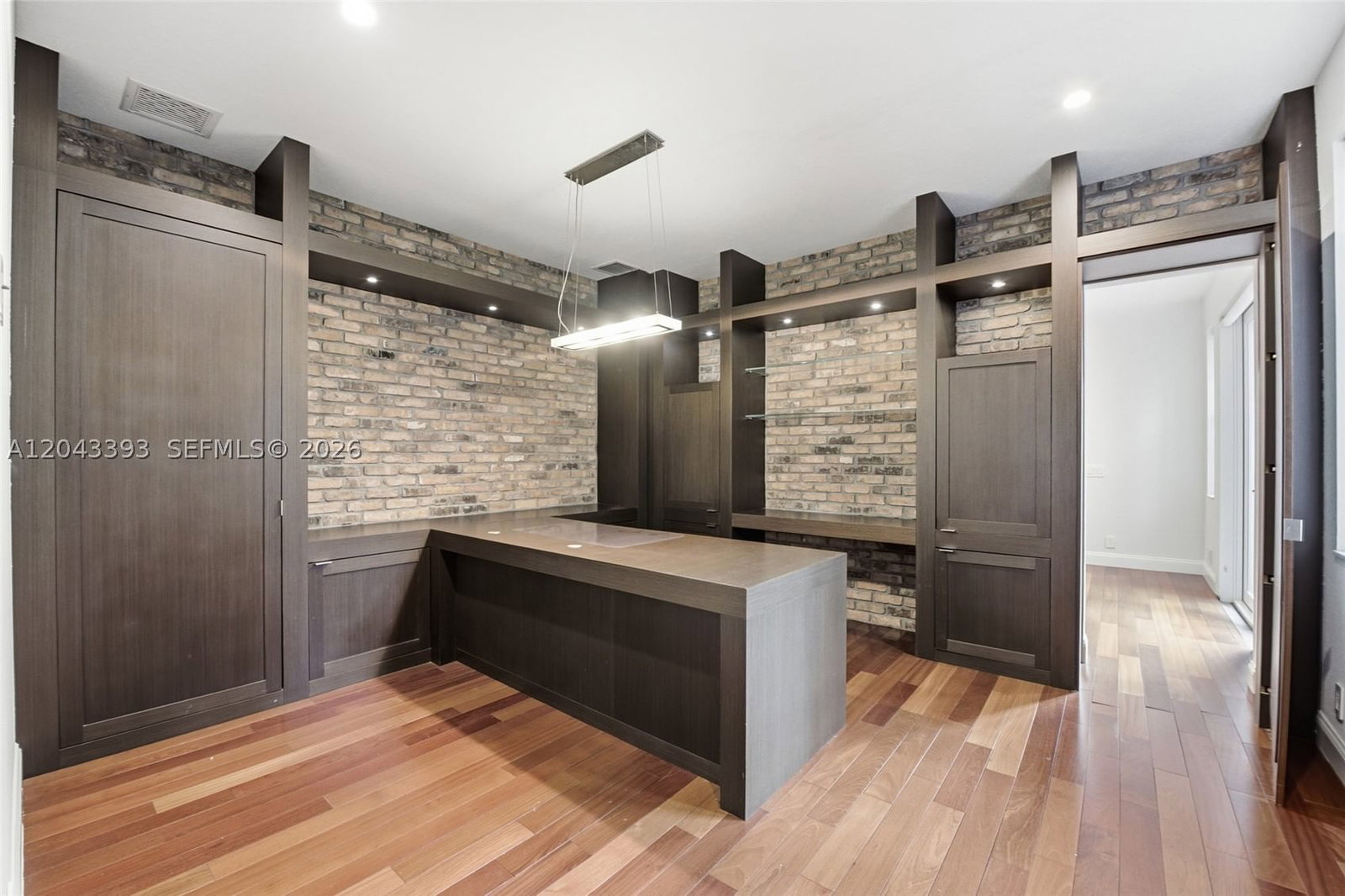 Real estate property located at 1585 Victoria Isle Way, Broward, Weston Hills, Weston, FL