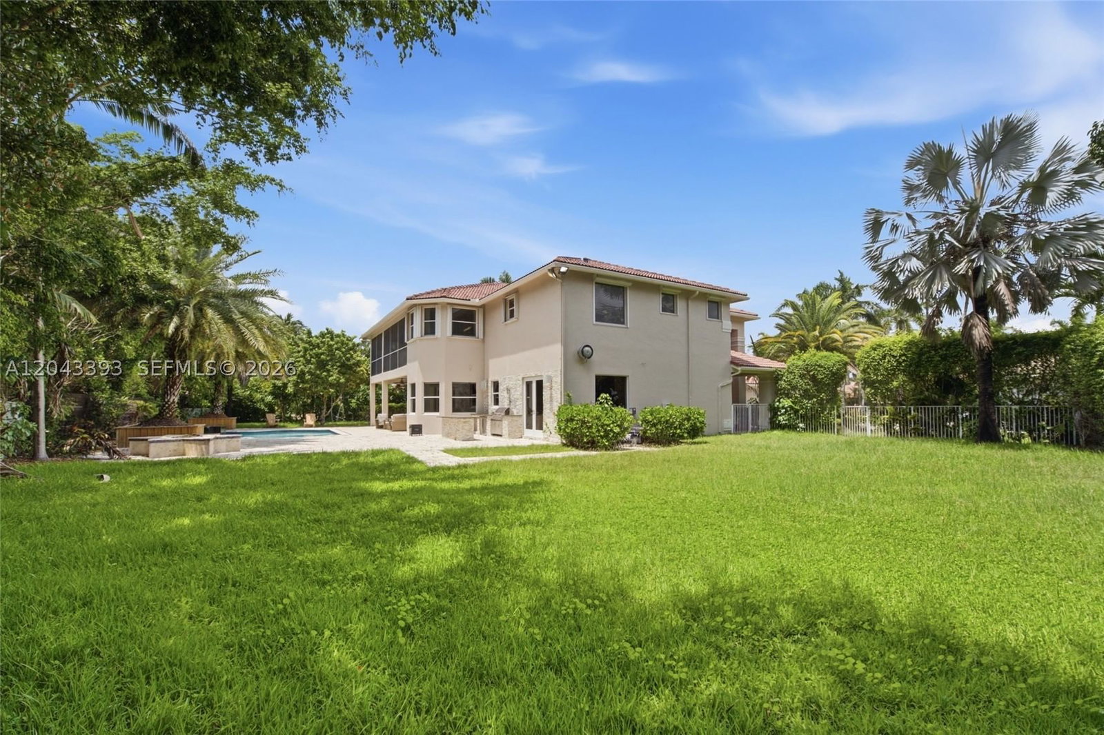 Real estate property located at 1585 Victoria Isle Way, Broward, Weston Hills, Weston, FL