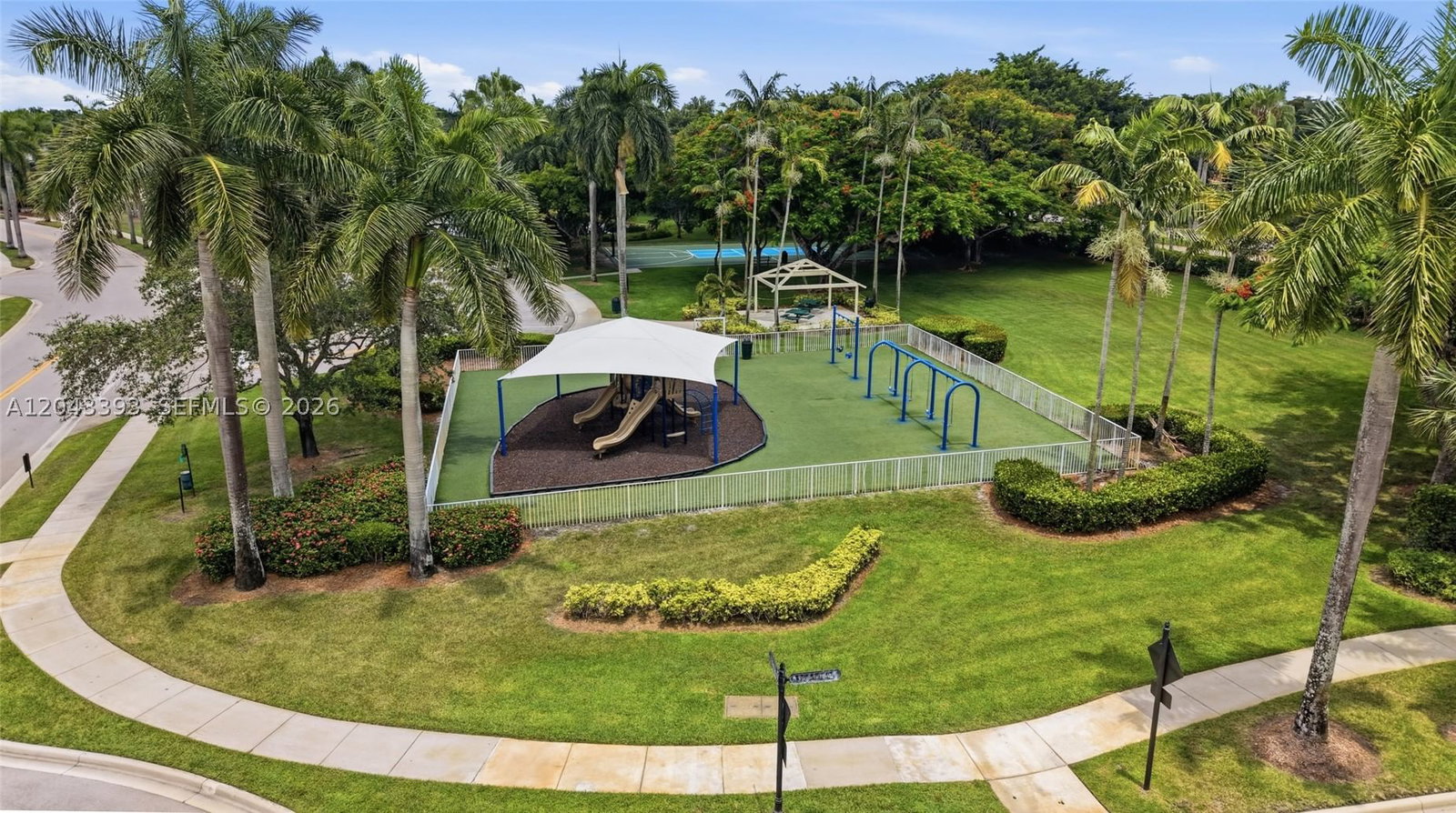 Real estate property located at 1585 Victoria Isle Way, Broward, Weston Hills, Weston, FL