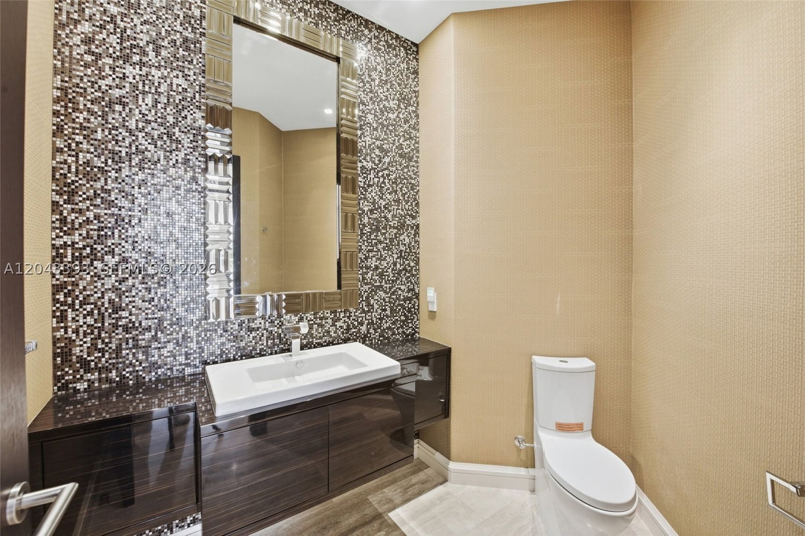 Real estate property located at 1585 Victoria Isle Way, Broward, Weston Hills, Weston, FL
