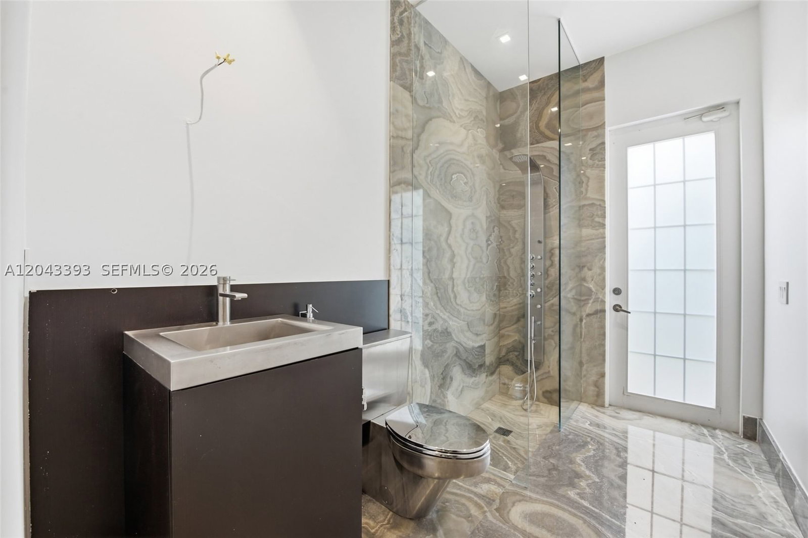 Real estate property located at 1585 Victoria Isle Way, Broward, Weston Hills, Weston, FL