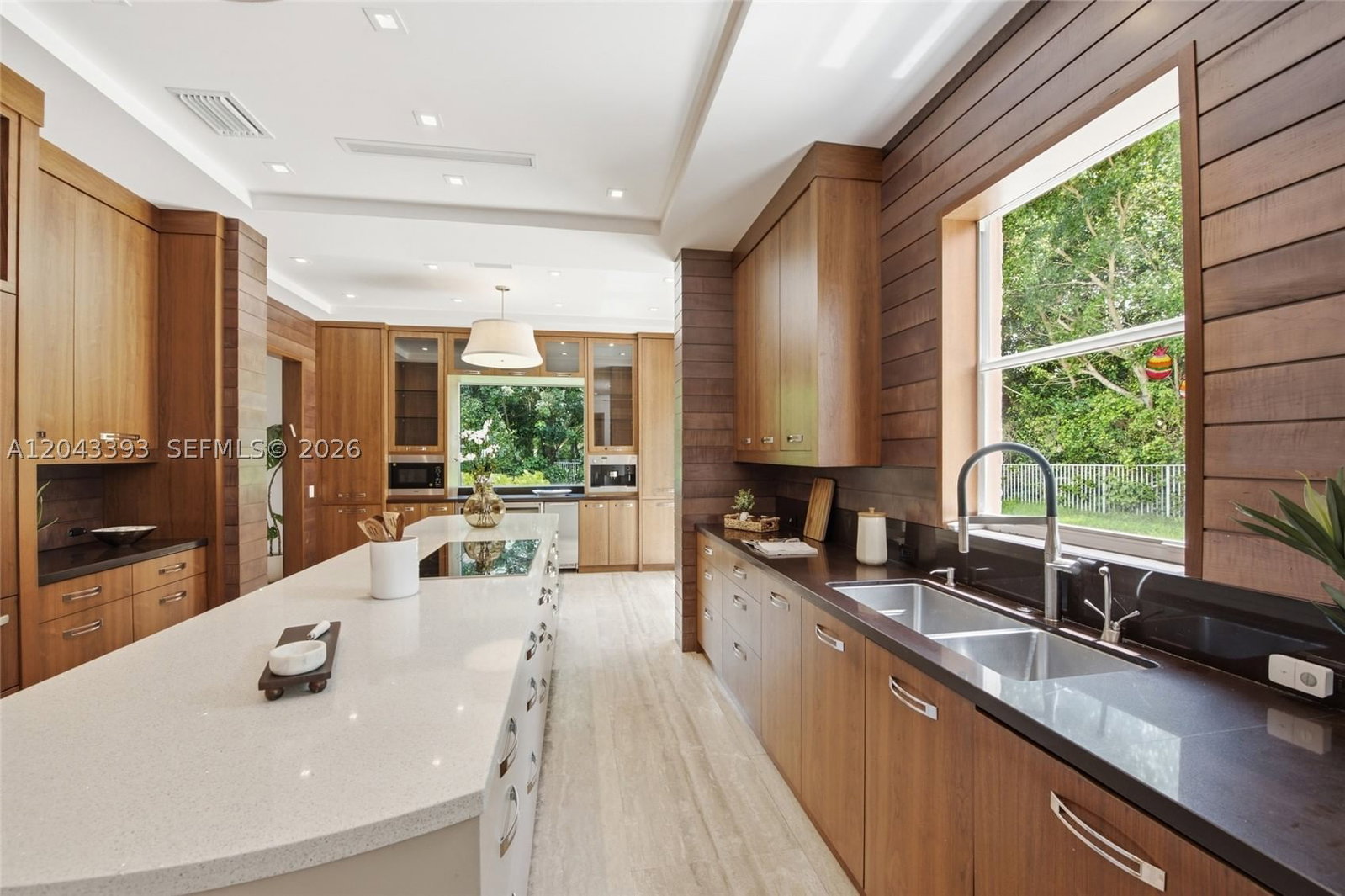 Real estate property located at 1585 Victoria Isle Way, Broward, Weston Hills, Weston, FL