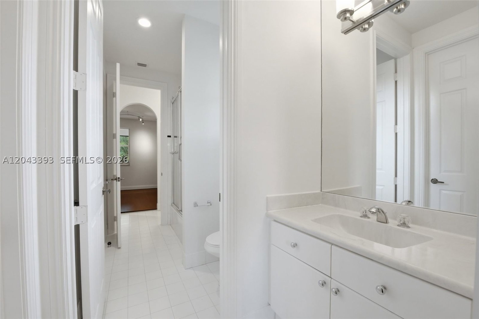 Real estate property located at 1585 Victoria Isle Way, Broward, Weston Hills, Weston, FL