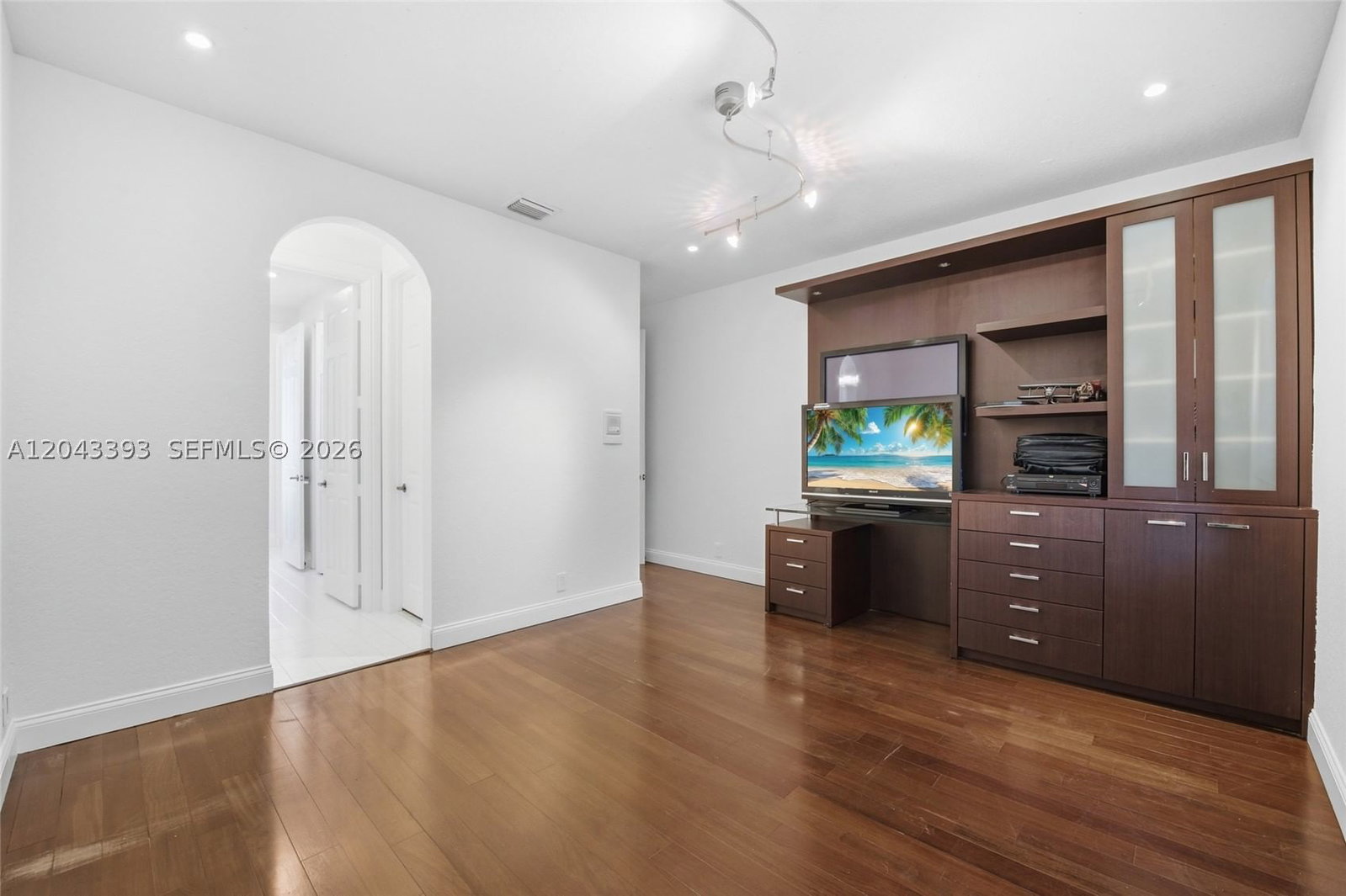 Real estate property located at 1585 Victoria Isle Way, Broward, Weston Hills, Weston, FL