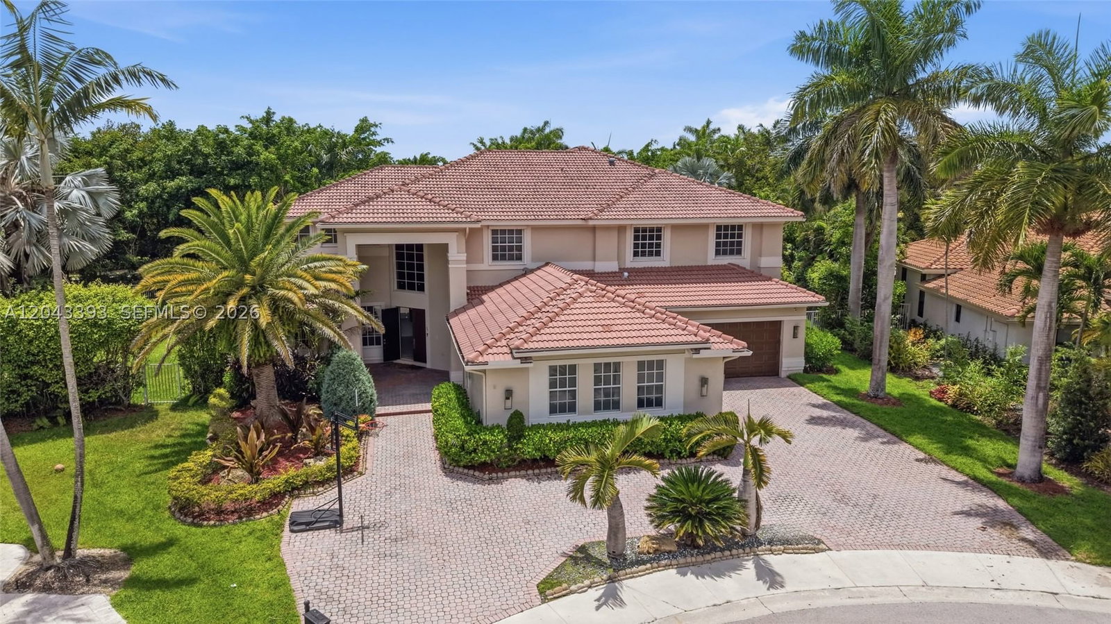 Real estate property located at 1585 Victoria Isle Way, Broward, Weston Hills, Weston, FL