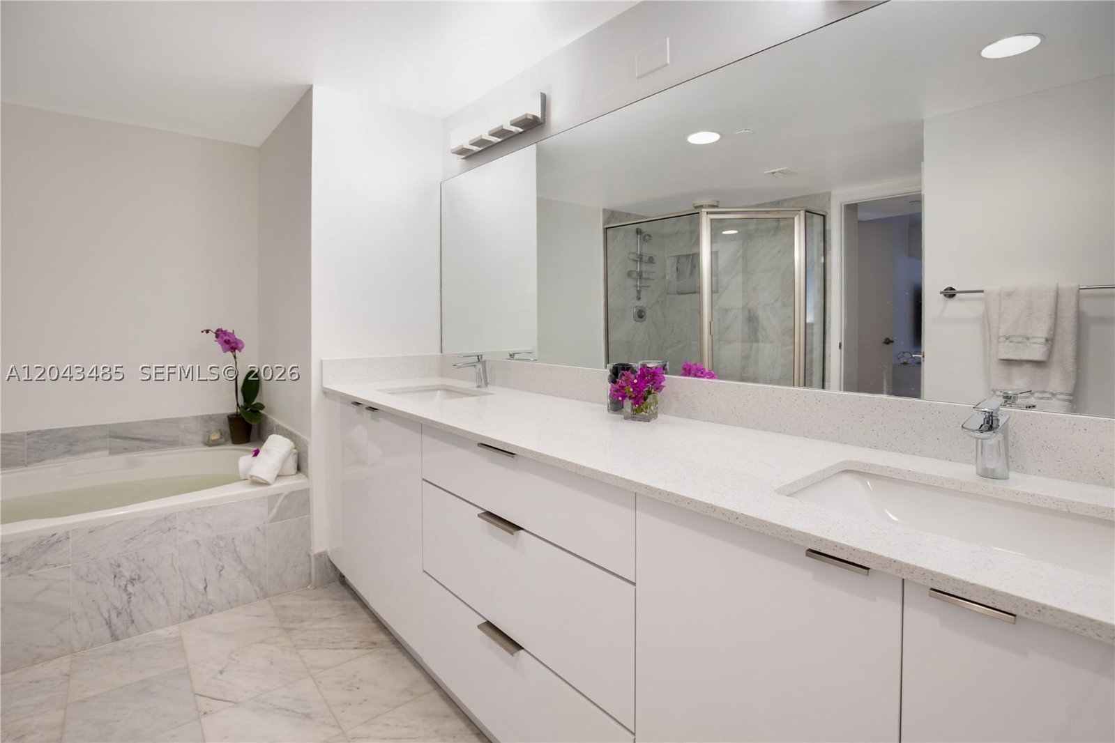 Real estate property located at 3640 Yacht Club Dr. #304, Miami-dade, Harborside At The Waterw, Aventura, FL
