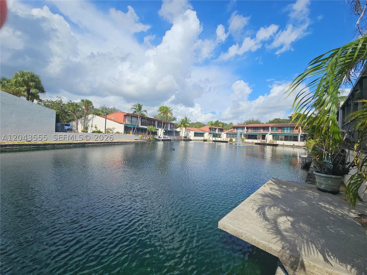 Real estate property located at 7001 Loch Isle Dr S, Miami-dade, Miami Lakes Loch Isle, Miami Lakes, FL