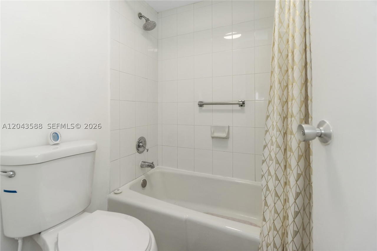 Real estate property located at 100 Lincoln Rd #306, Miami-dade, The Decoplage Condo, Miami Beach, FL