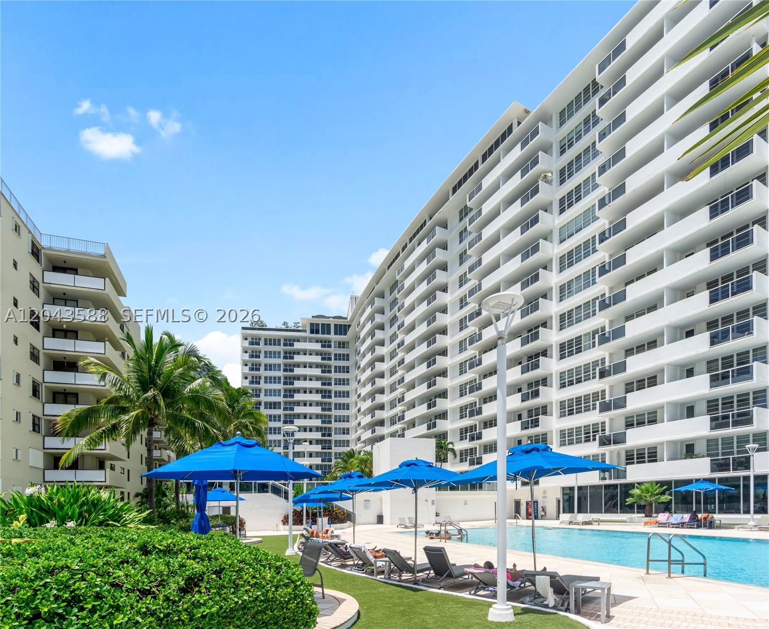 Real estate property located at 100 Lincoln Rd #306, Miami-dade, The Decoplage Condo, Miami Beach, FL