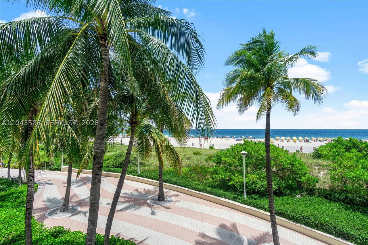 Real estate property located at 100 Lincoln Rd #306, Miami-dade, The Decoplage Condo, Miami Beach, FL