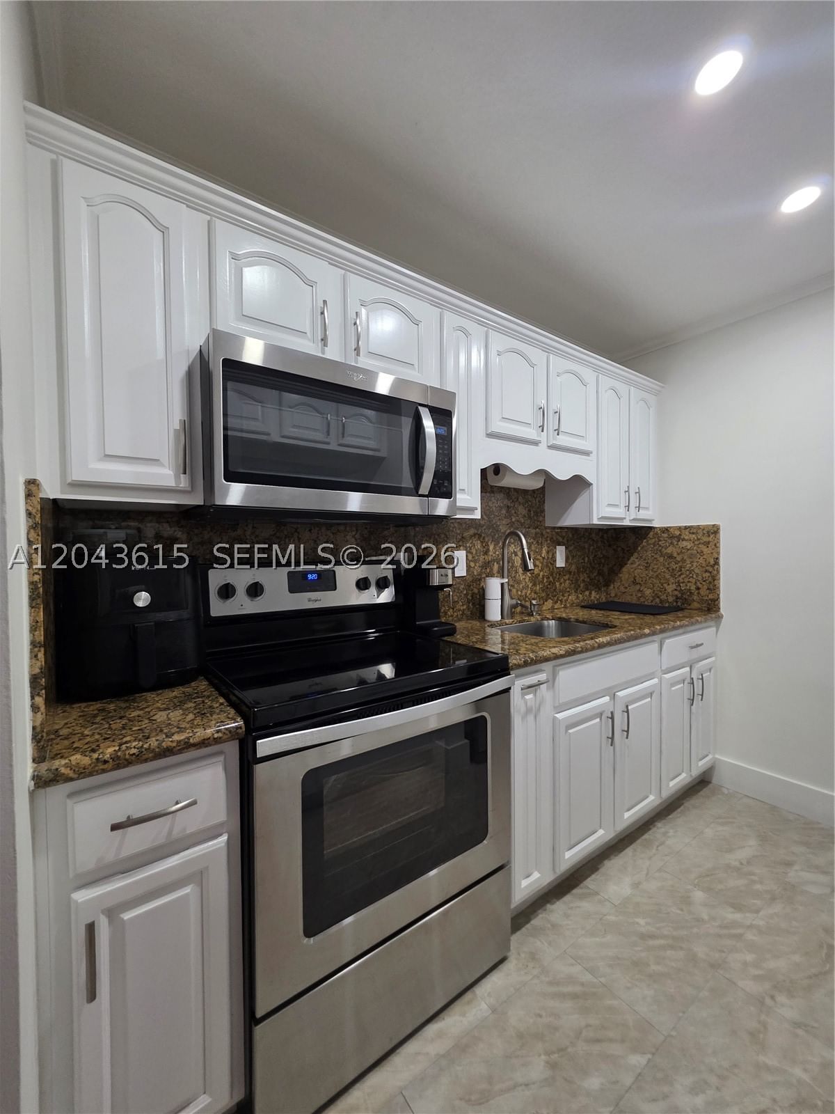 Real estate property located at 4670 13th Ln #206, Miami-dade, Westland South Condo, Hialeah, FL