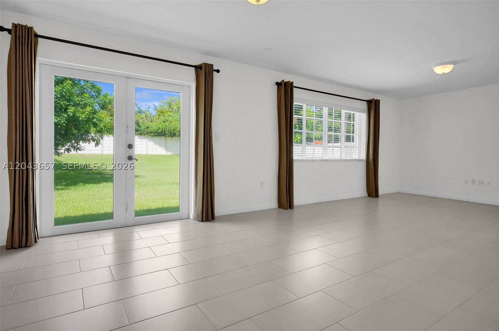 Real estate property located at 14375 Lake Candlewood Ct, Miami-dade, Miami Lakes Sec 2, Miami Lakes, FL