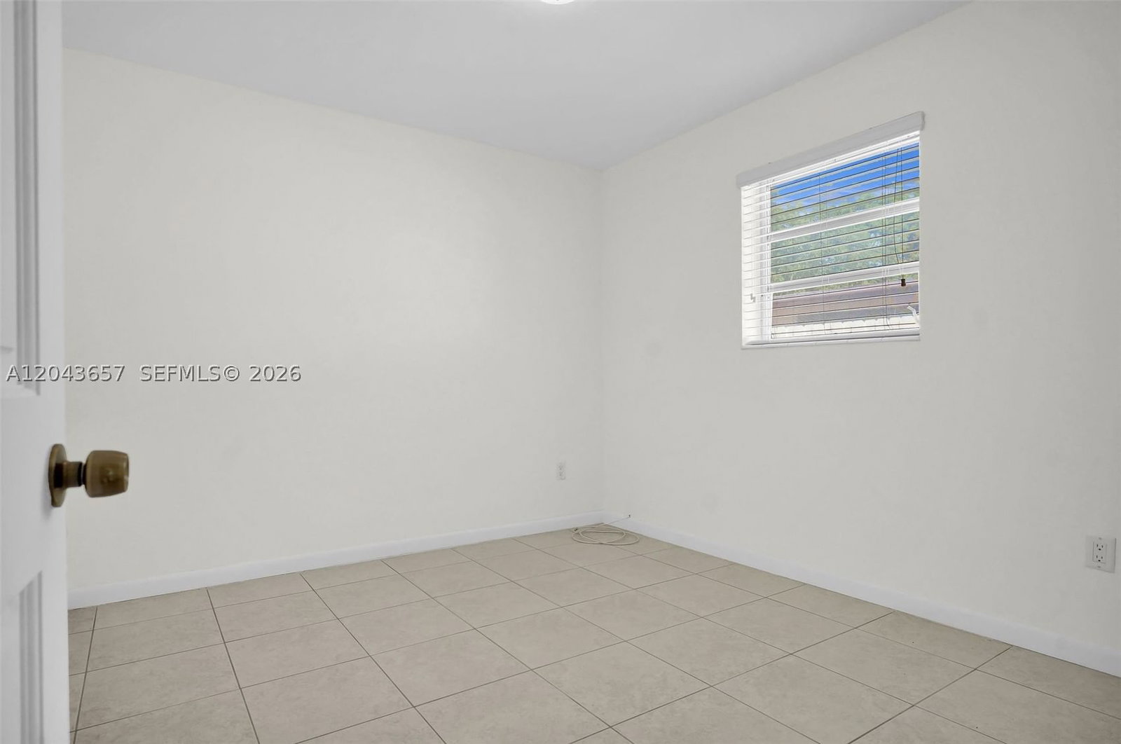 Real estate property located at 14375 Lake Candlewood Ct, Miami-dade, Miami Lakes Sec 2, Miami Lakes, FL