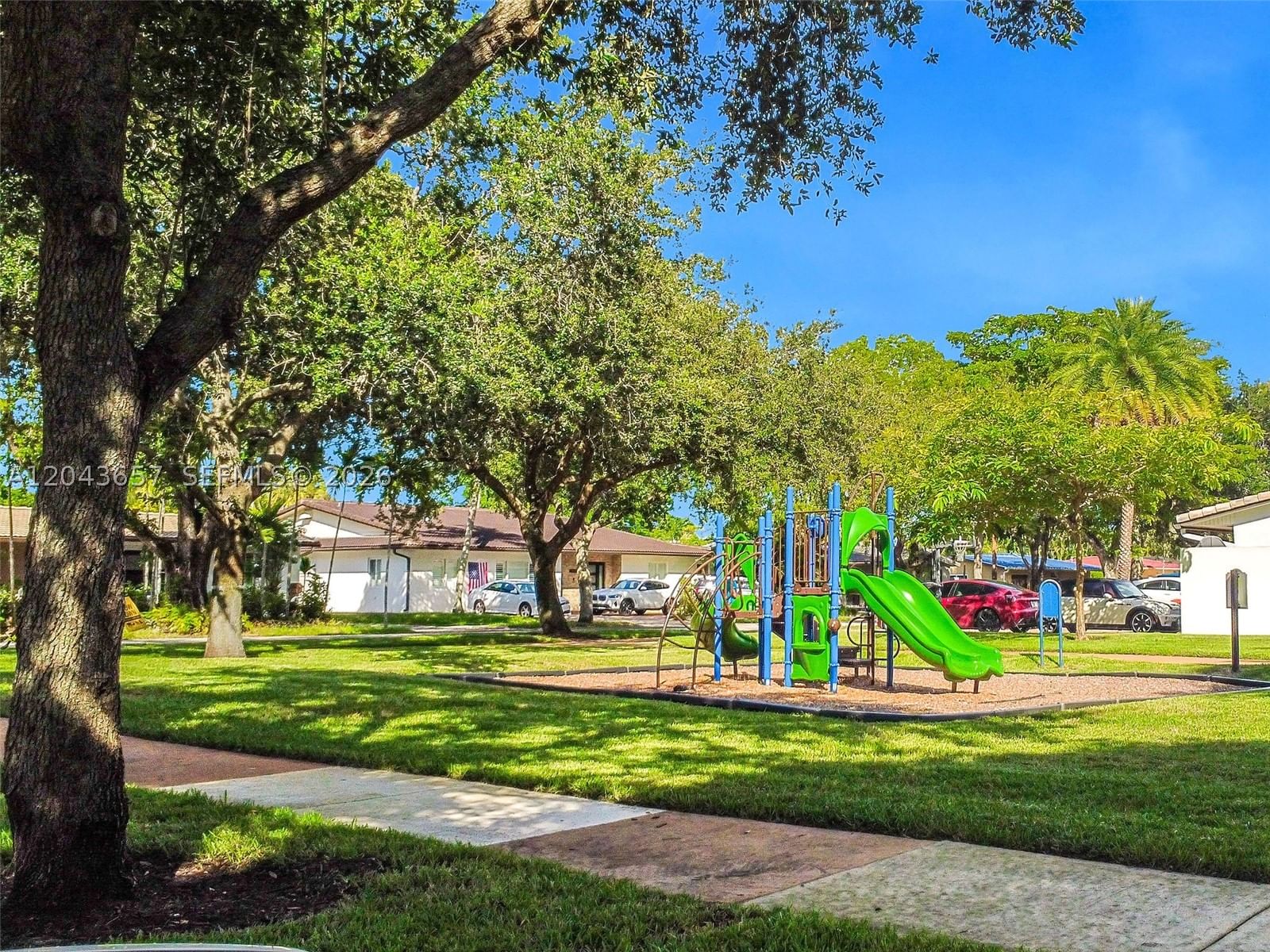 Real estate property located at 14375 Lake Candlewood Ct, Miami-dade, Miami Lakes Sec 2, Miami Lakes, FL