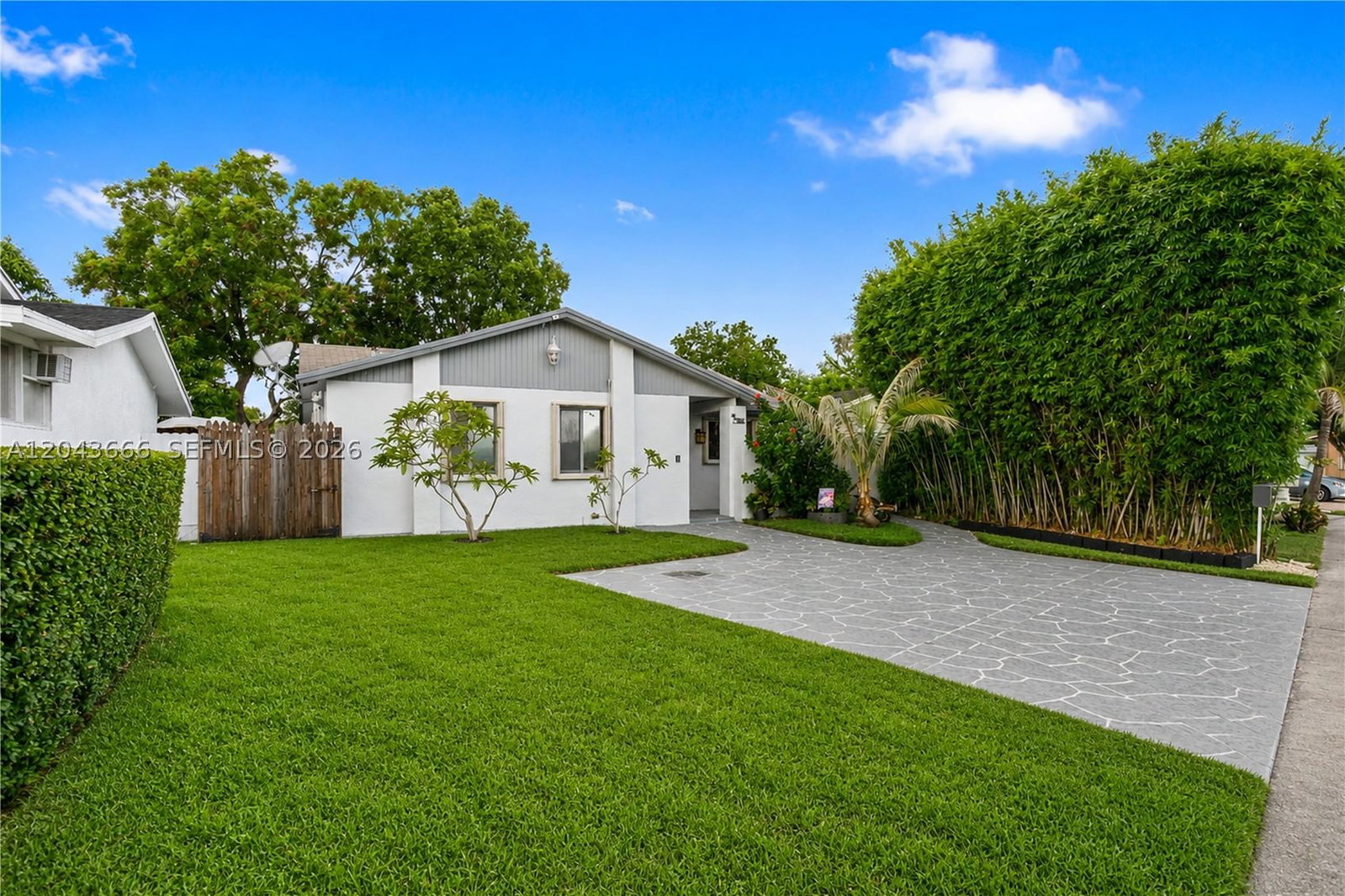 Real estate property located at 5065 195th Ln, Miami-dade, Lakes Of Acadia Unit 6, Miami Gardens, FL
